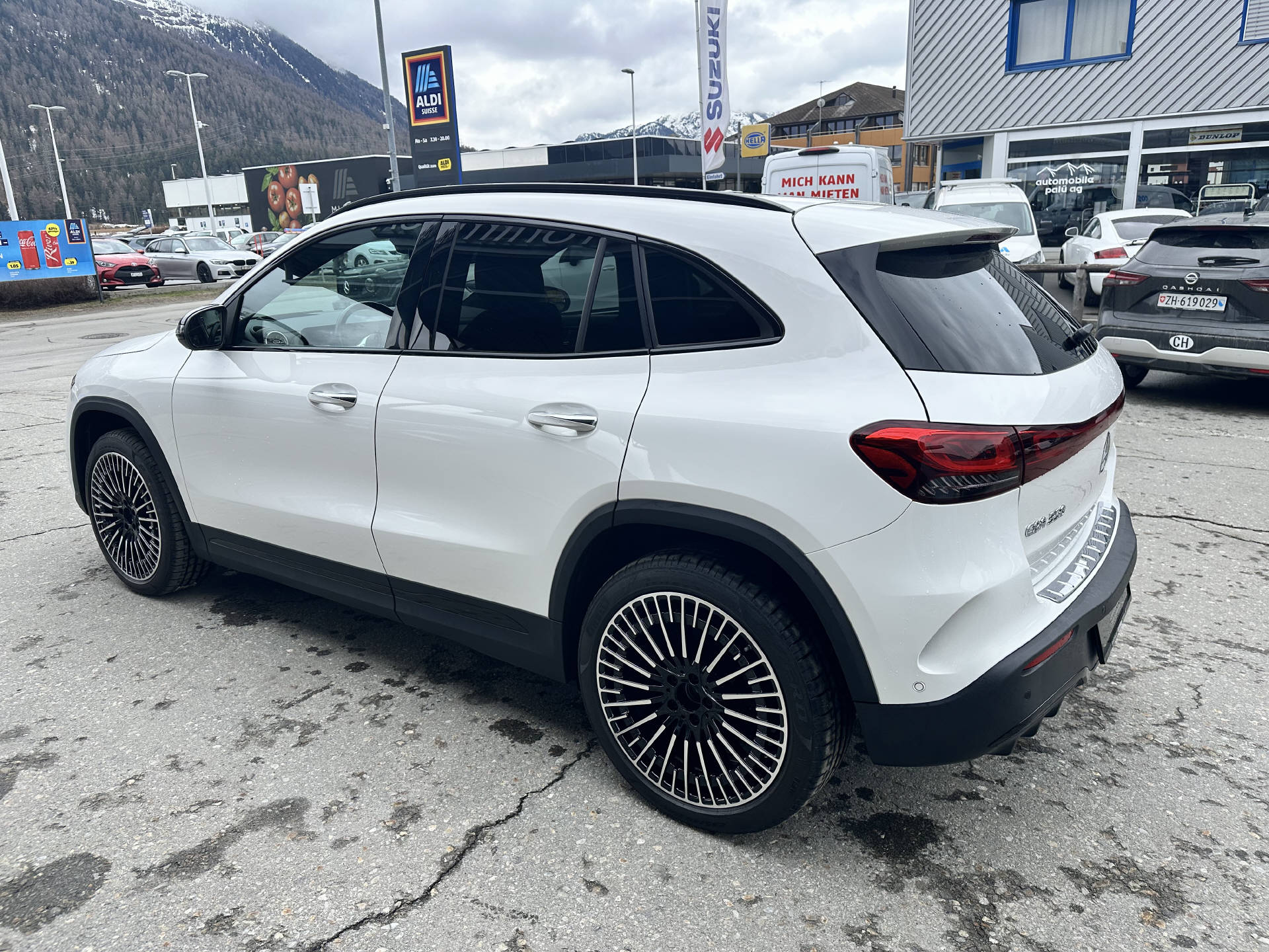 MERCEDES-BENZ EQA 350 Swiss Star AMG Line 4matic - 8