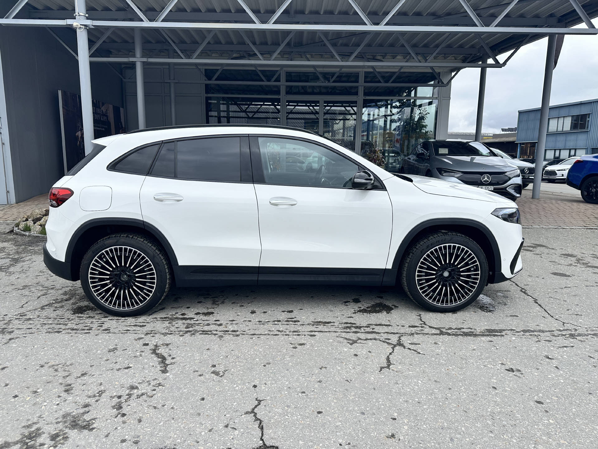 MERCEDES-BENZ EQA 350 Swiss Star AMG Line 4matic - 3