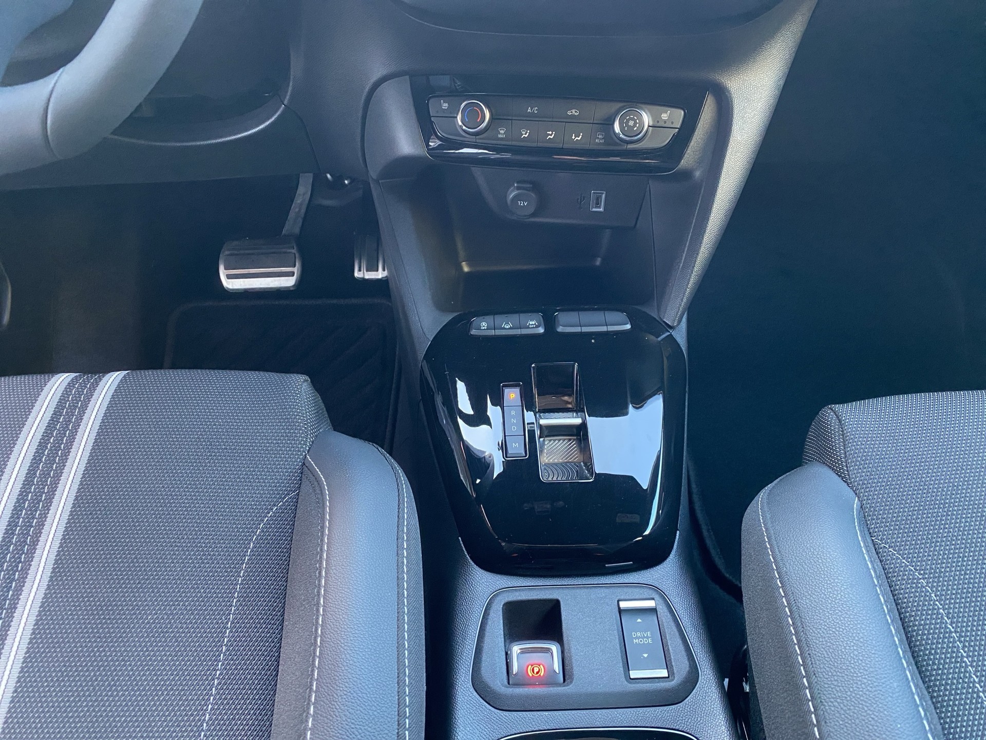 OPEL Corsa 1.2 TP GS A - 16