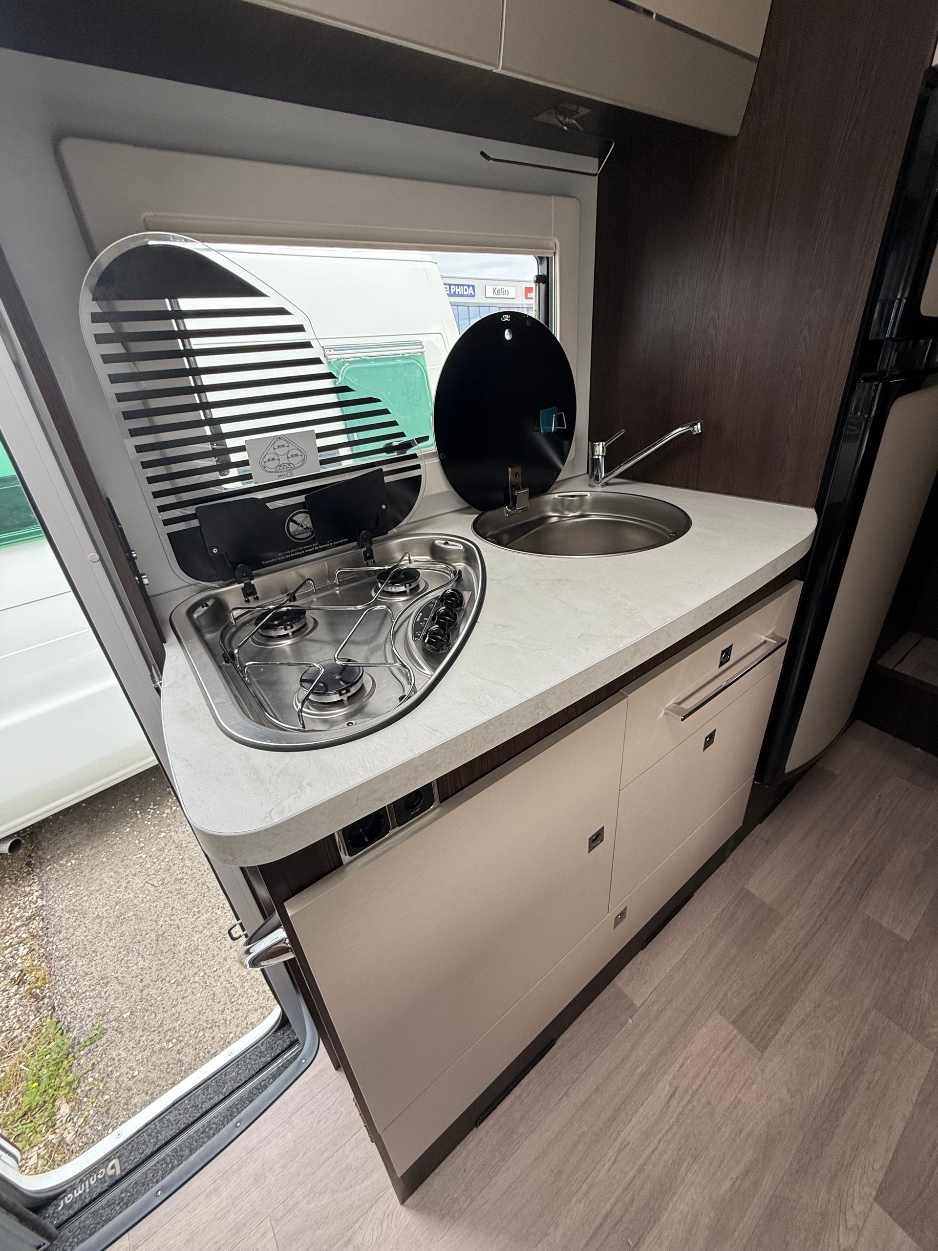BENIMAR Sport 346 6 places (marquise & panneau solaire) - 6