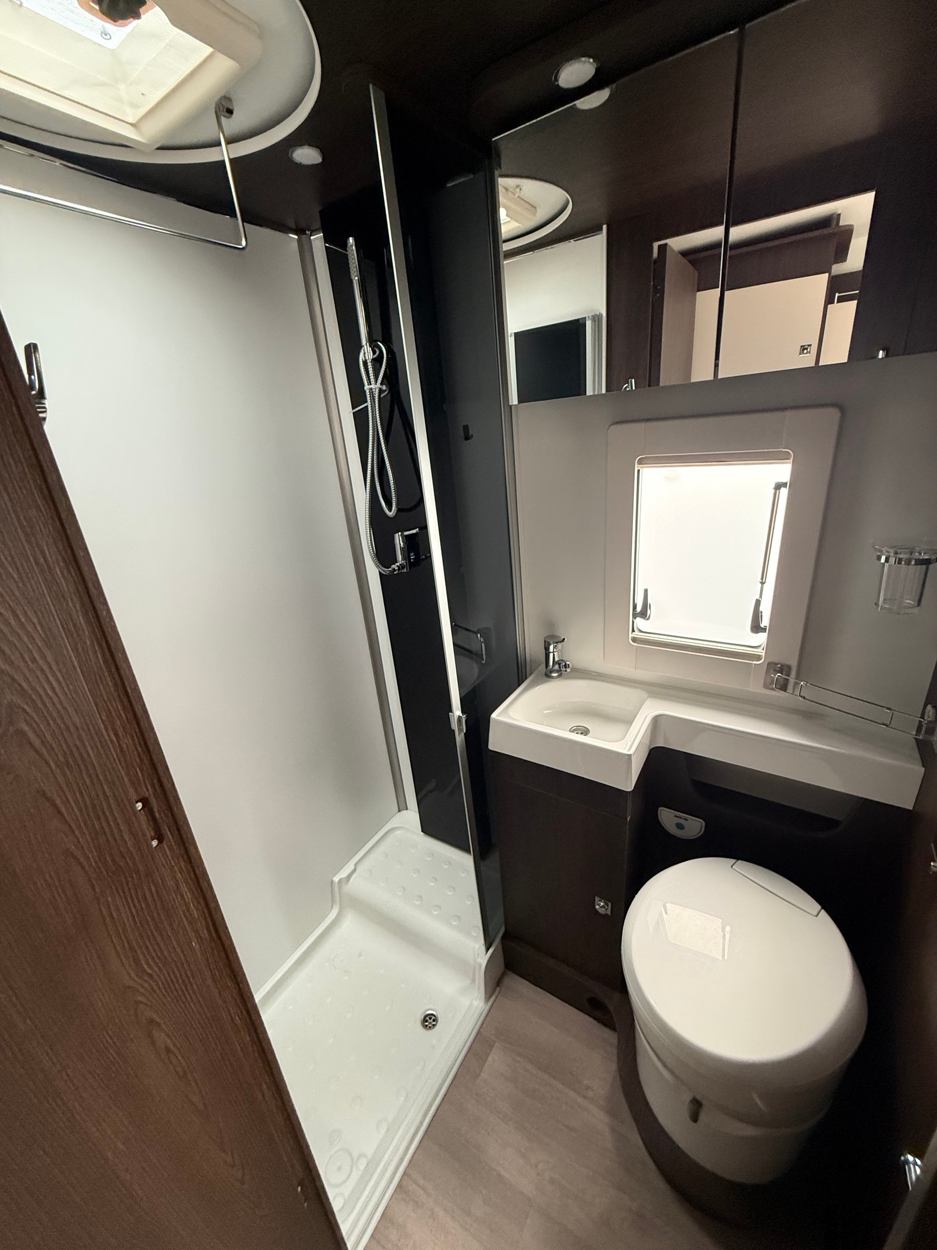 BENIMAR Sport 346 6 places (marquise & panneau solaire) - 11