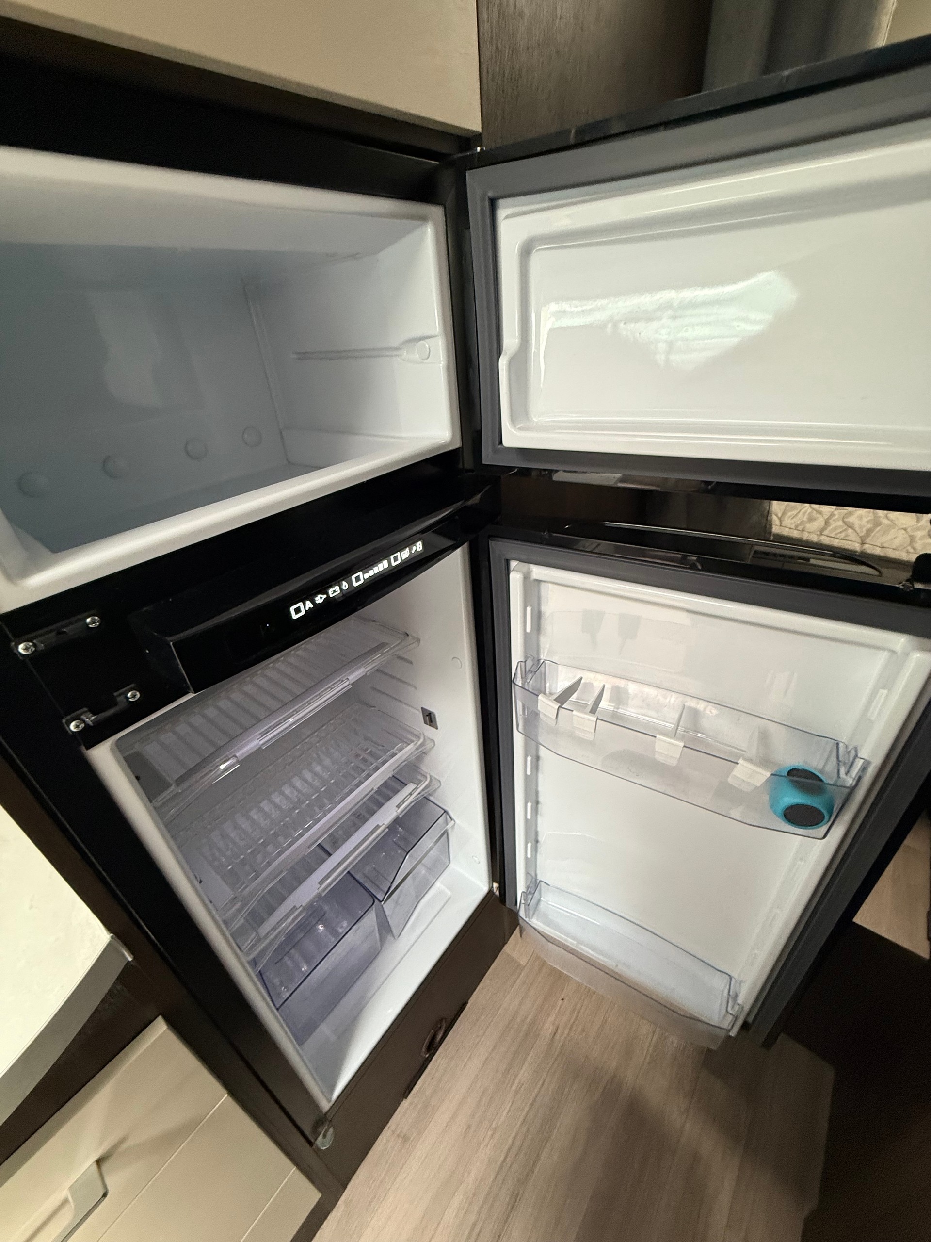 BENIMAR Sport 346 6 places (marquise & panneau solaire) - 7