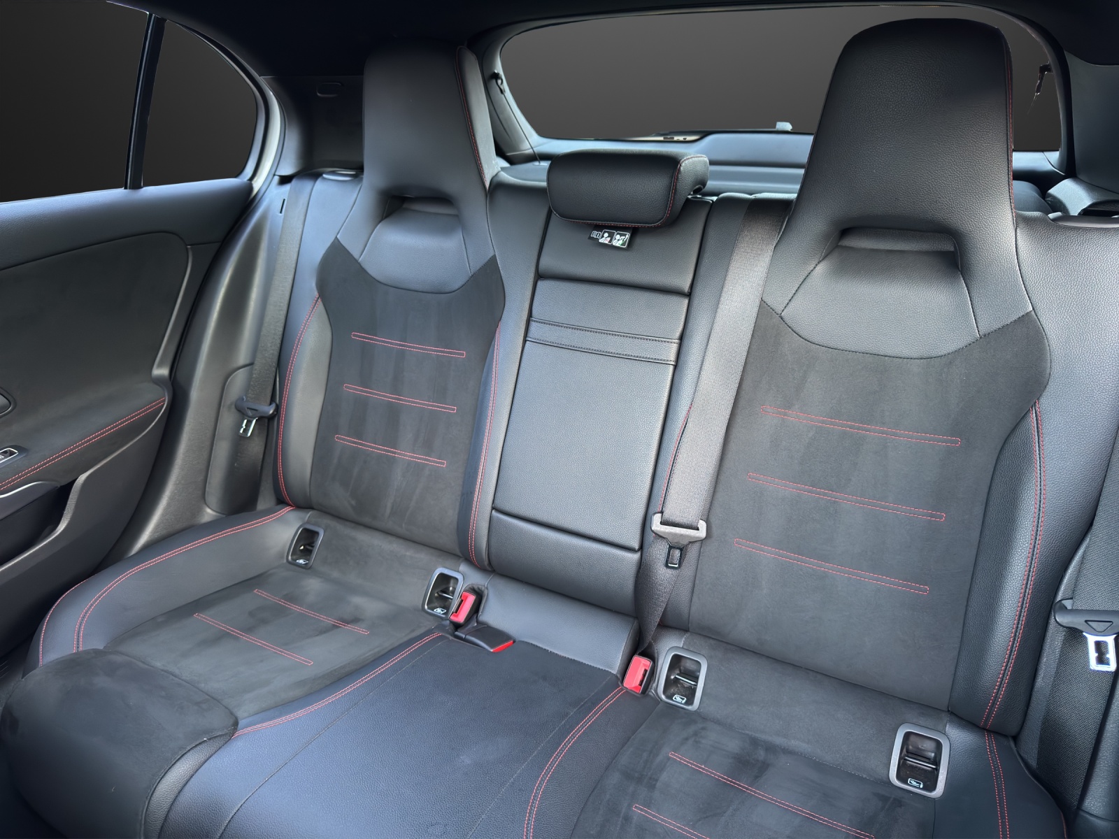 MERCEDES-BENZ A 35 AMG 4Matic - 15