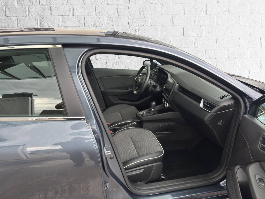 RENAULT Clio INTENS E-TECH 140 - 10