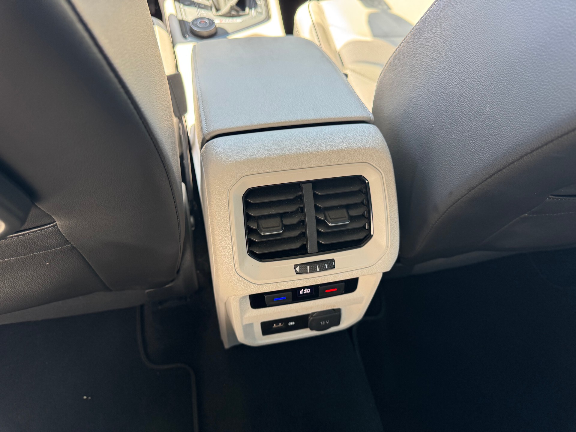 VW Tiguan 2.0 TDI SCR Highline 4Motion DSG - 9