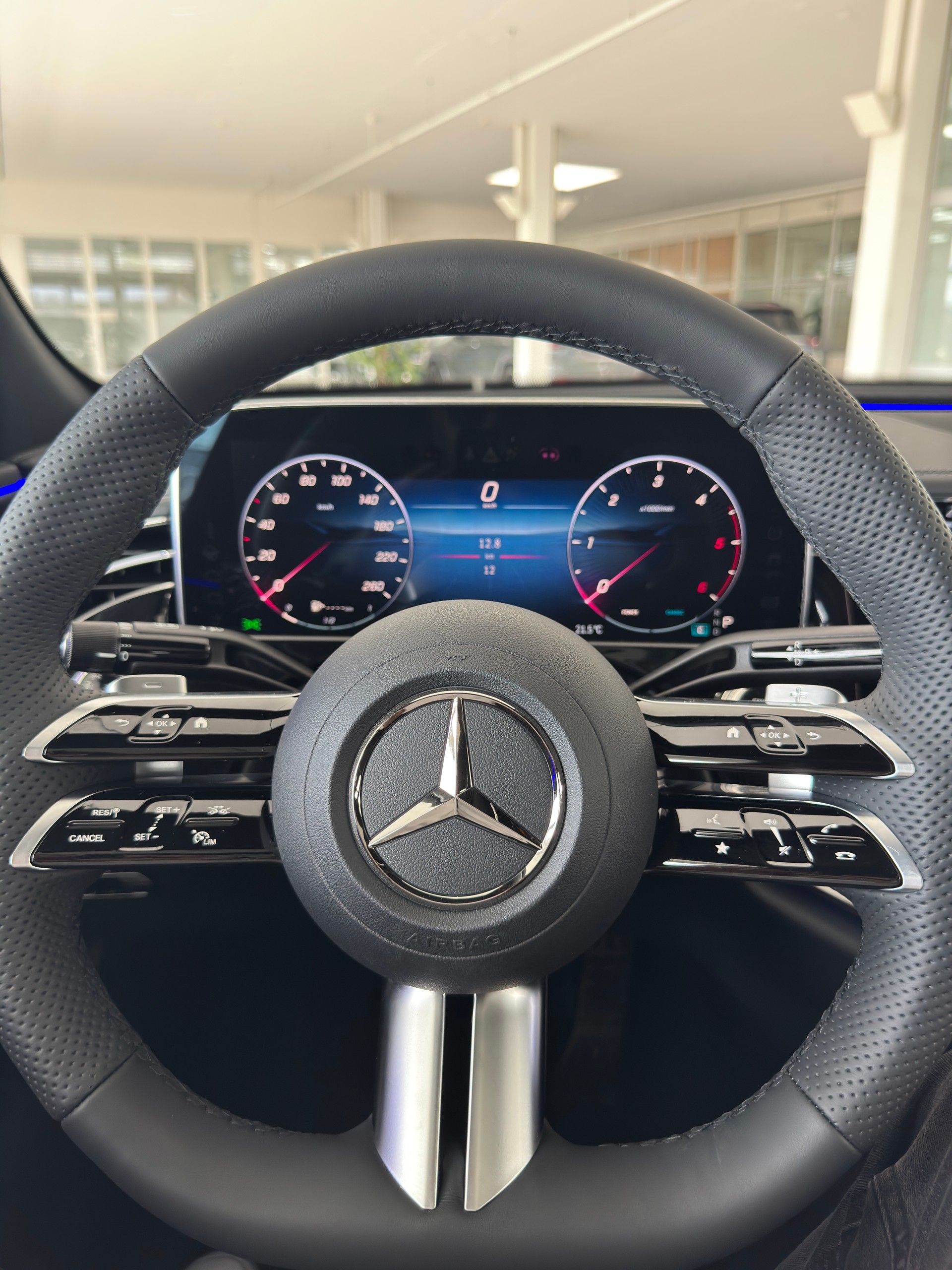 MERCEDES-BENZ E 220 d 4MATIC Limousine - 9