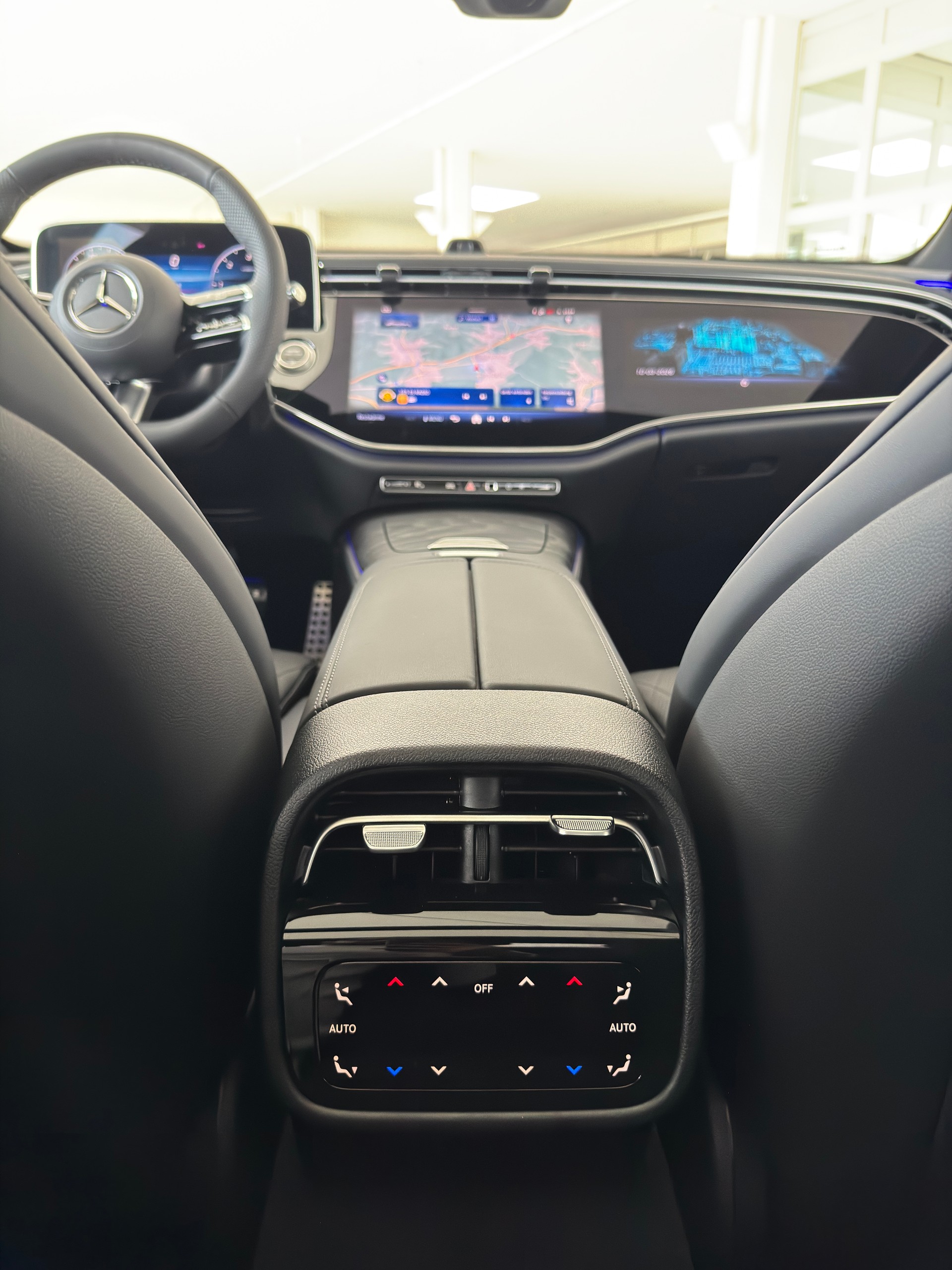 MERCEDES-BENZ E 220 d 4MATIC Limousine - 13