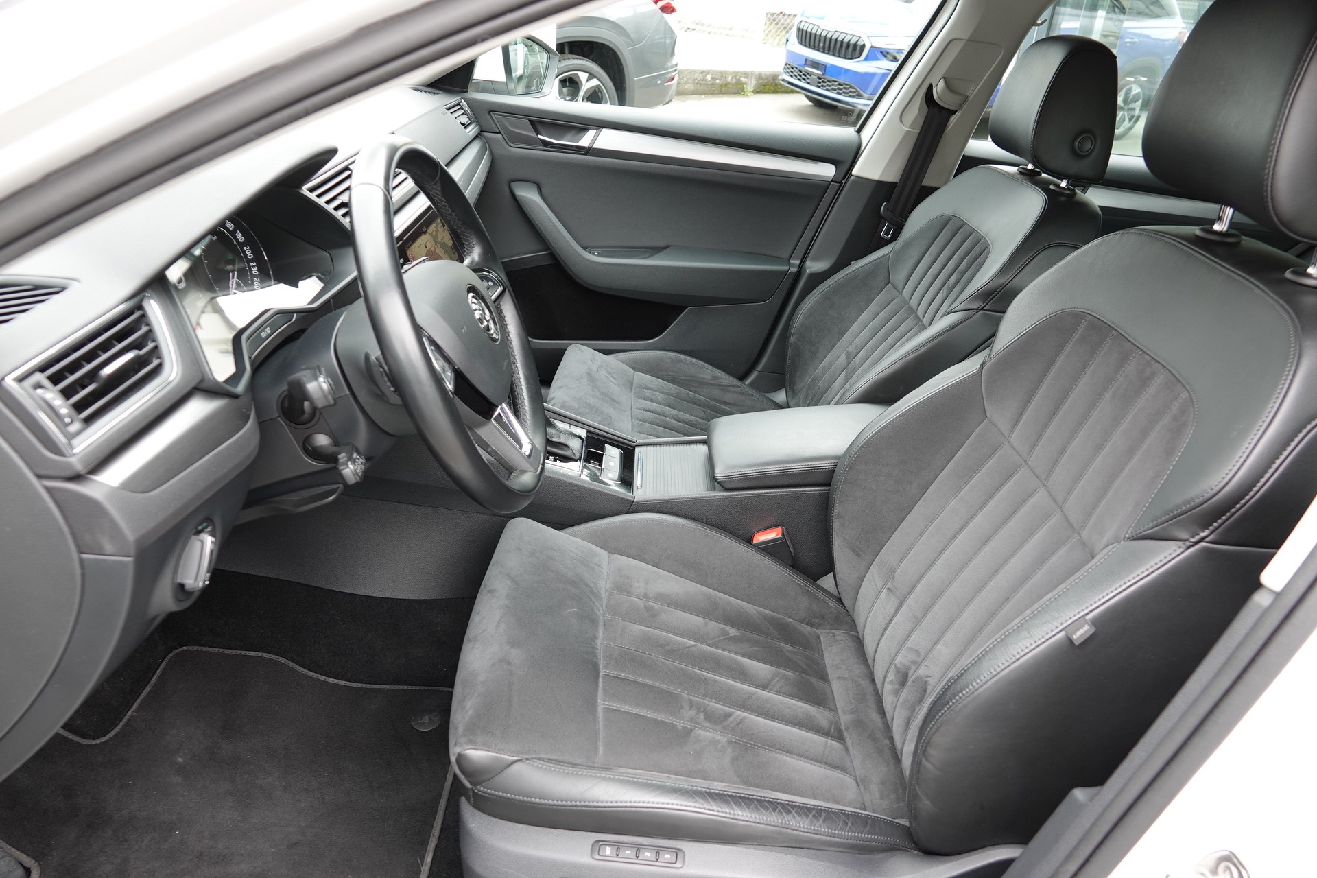 SKODA Superb Combi 1.8 TSI Style DSG - 16
