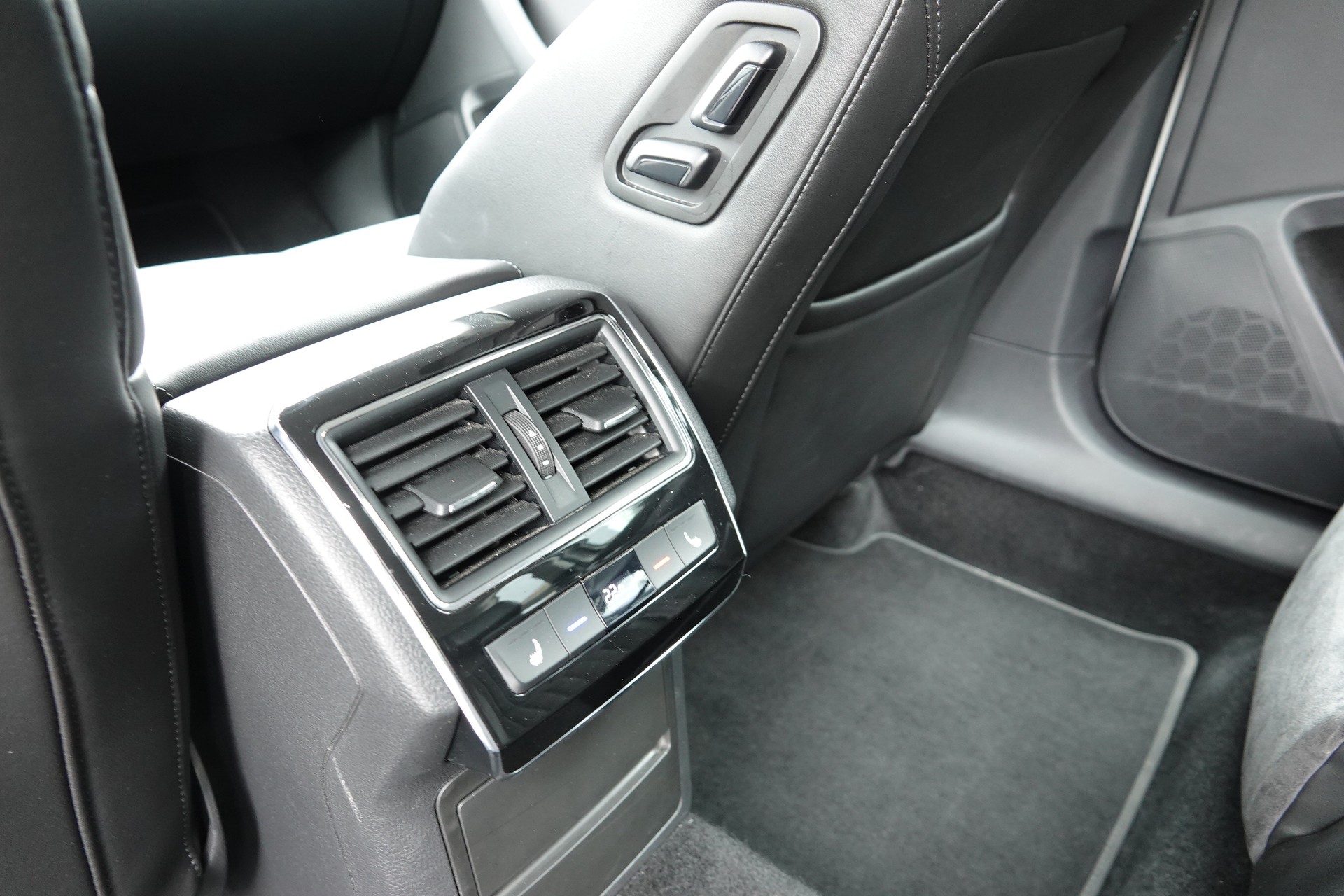 SKODA Superb Combi 1.8 TSI Style DSG - 18