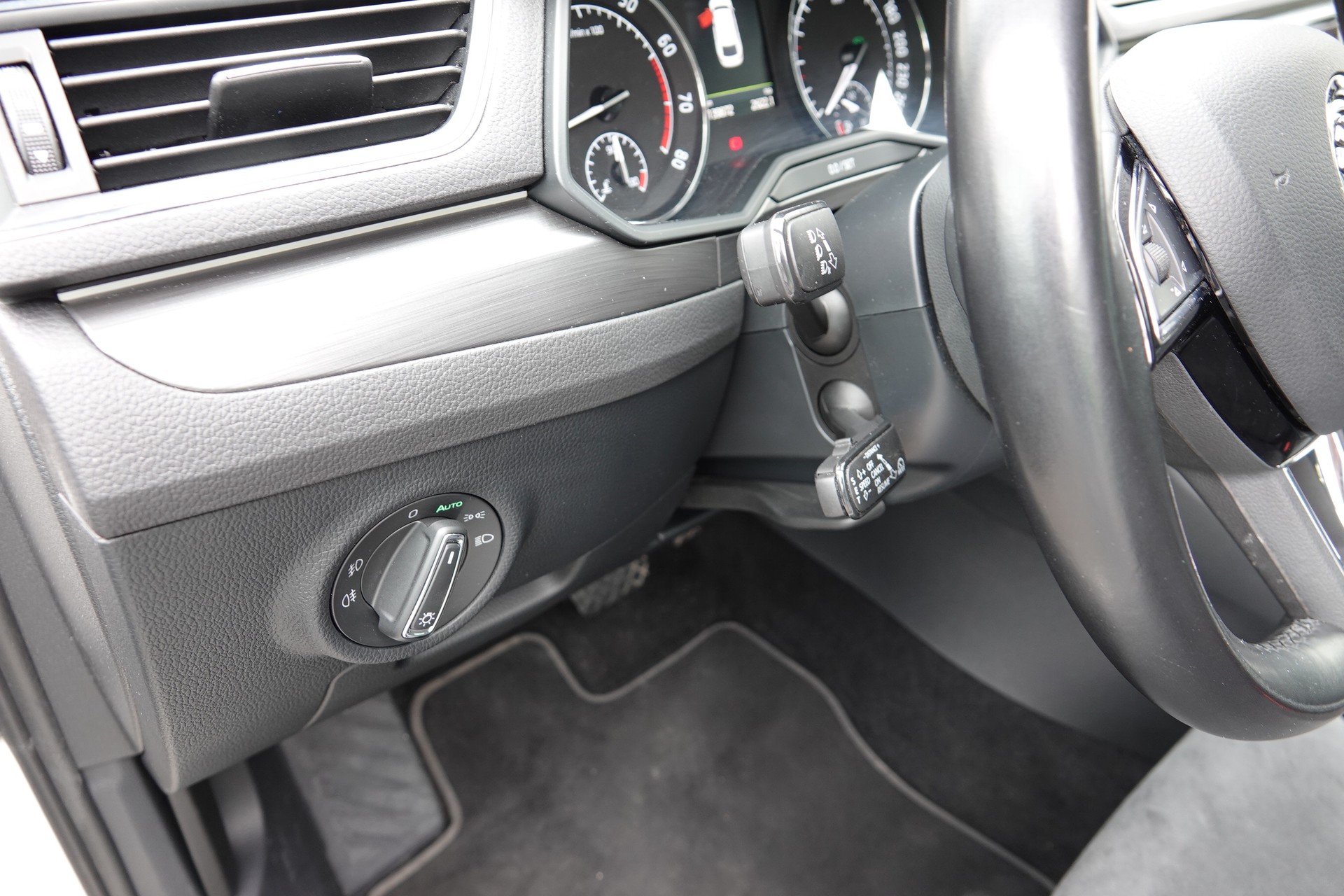 SKODA Superb Combi 1.8 TSI Style DSG - 14