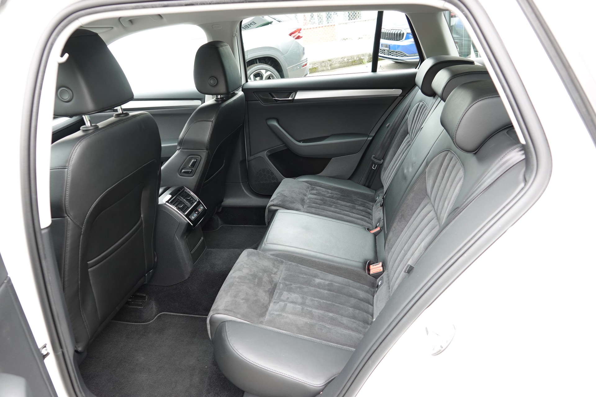 SKODA Superb Combi 1.8 TSI Style DSG - 17