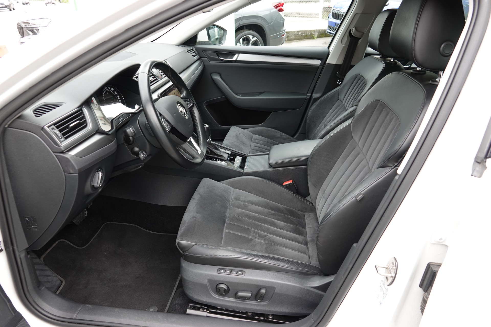SKODA Superb Combi 1.8 TSI Style DSG - 15