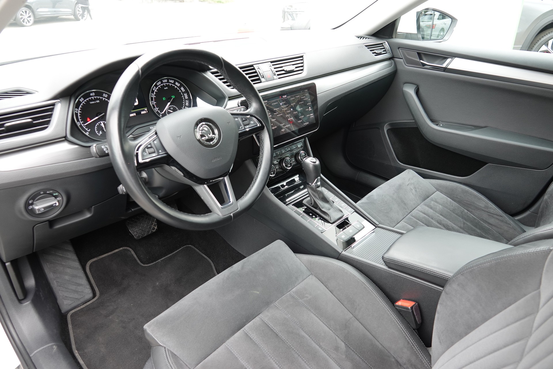 SKODA Superb Combi 1.8 TSI Style DSG - 9