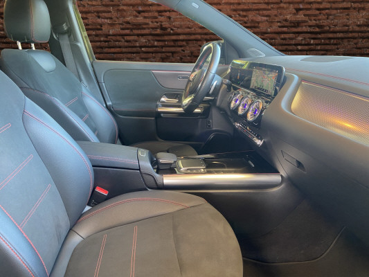 MERCEDES-BENZ EQA 300 AMG Line 4Matic - 11