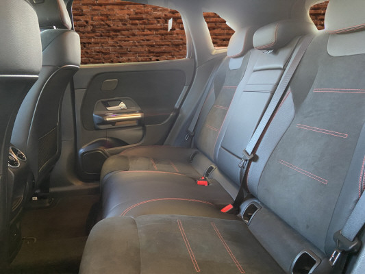MERCEDES-BENZ EQA 300 AMG Line 4Matic - 13