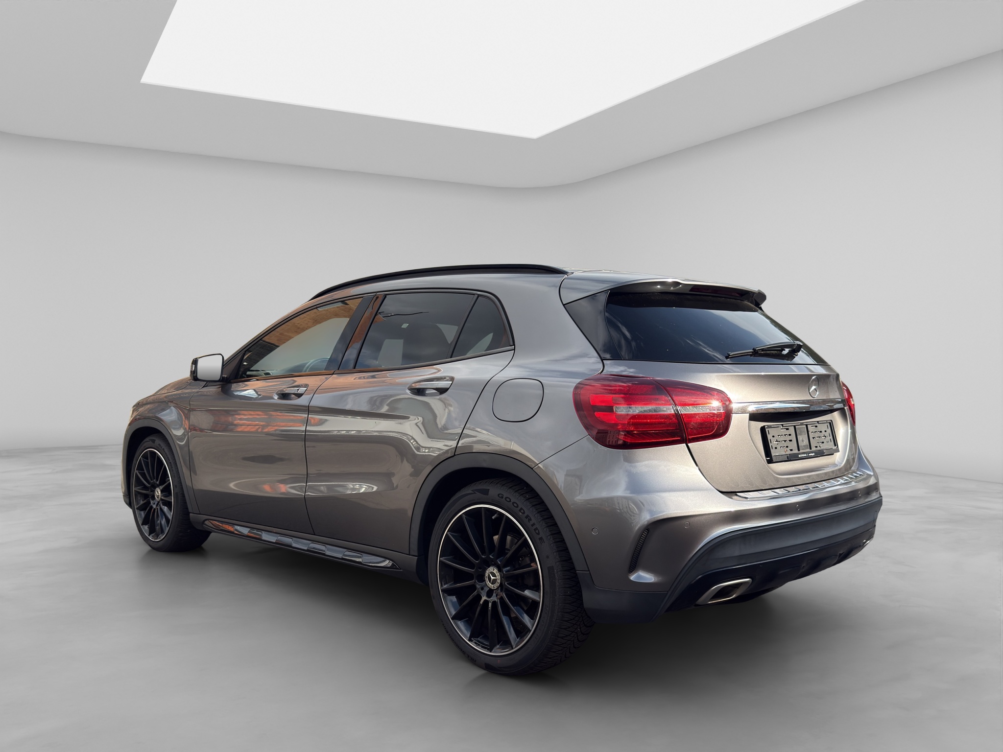 MERCEDES-BENZ GLA 250 4