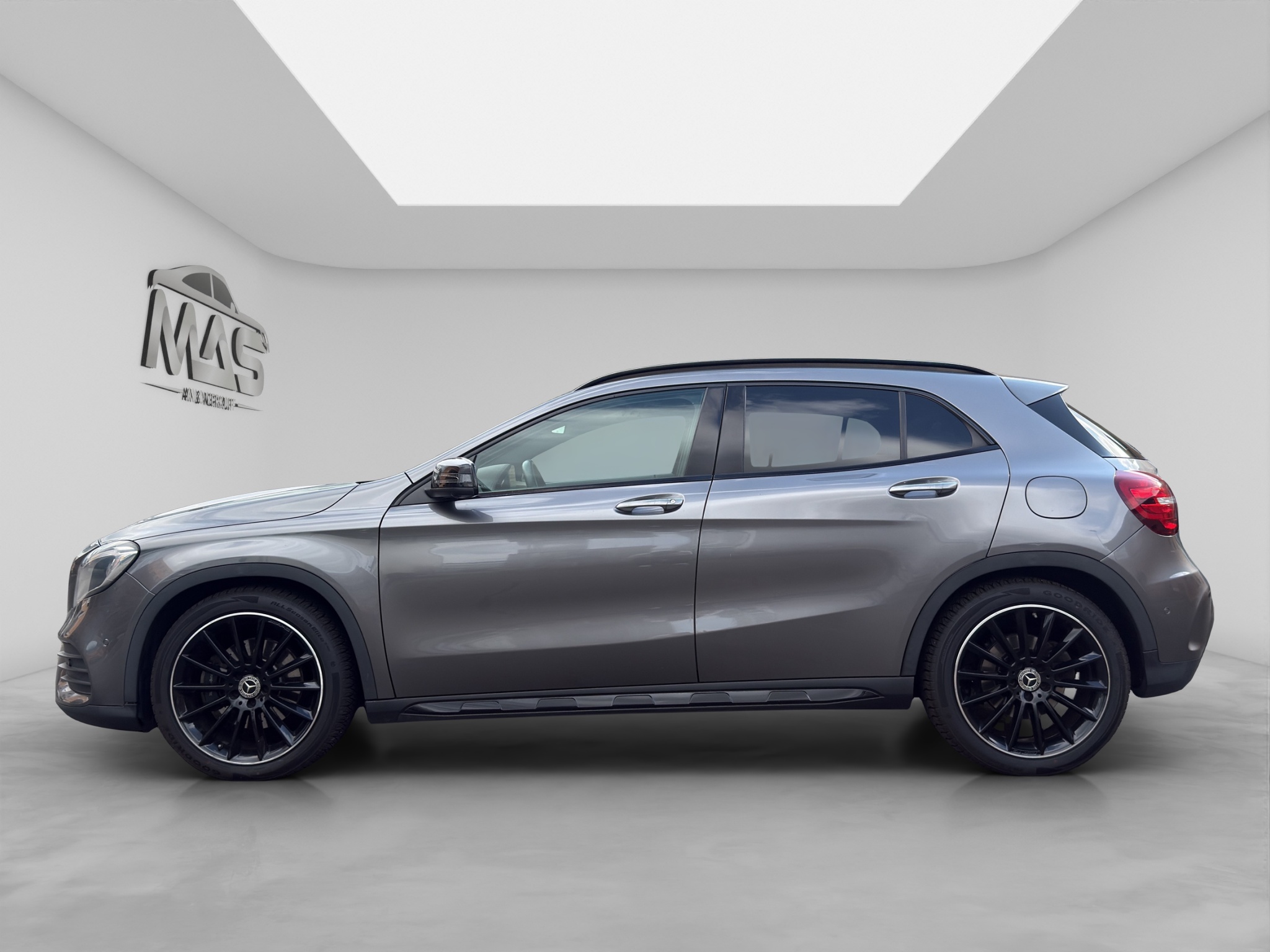 MERCEDES-BENZ GLA 250 3