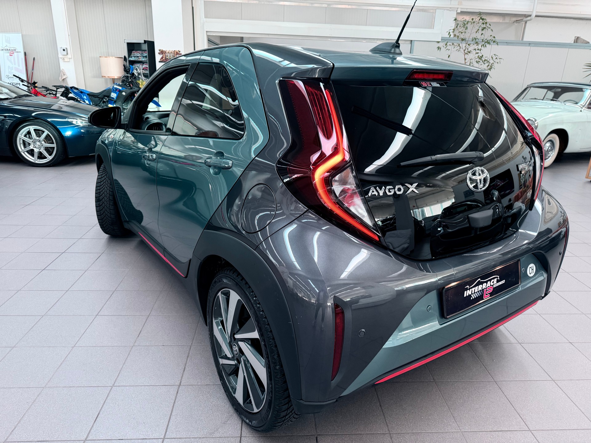 TOYOTA Aygo X 1.0 VVT-i Undercover CVT - 4