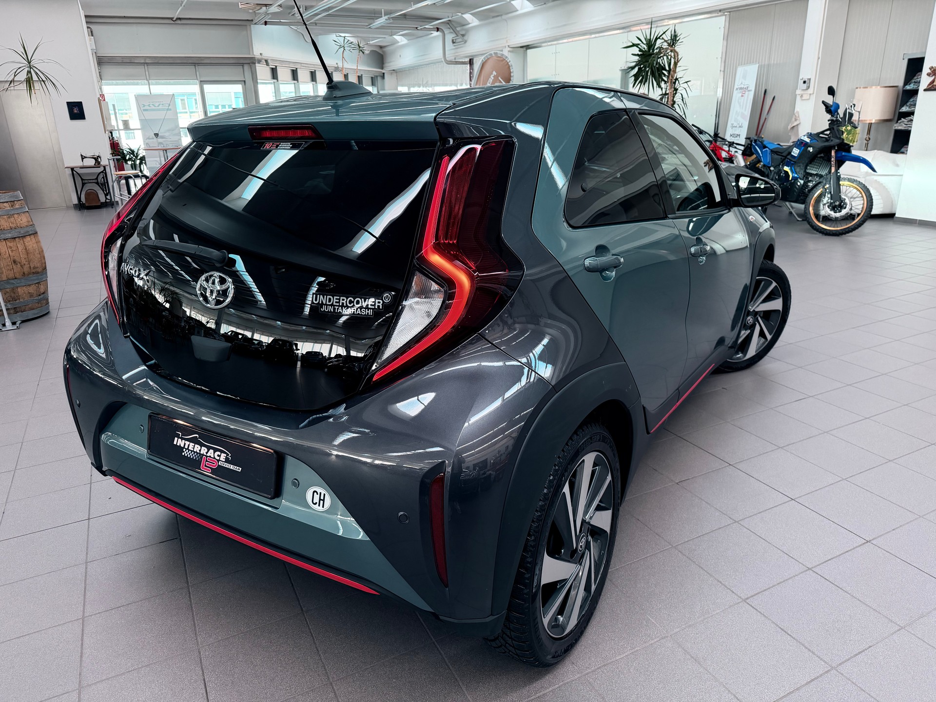 TOYOTA Aygo X 1.0 VVT-i Undercover CVT - 3