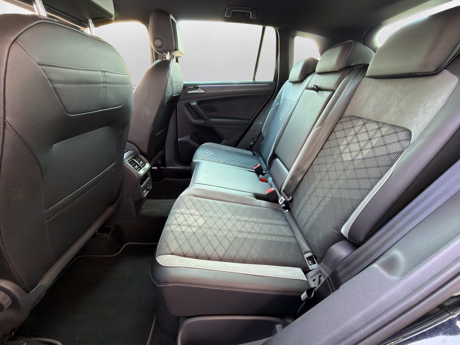 VW Tiguan 2.0TSI R-Line 4Motion DSG - 11