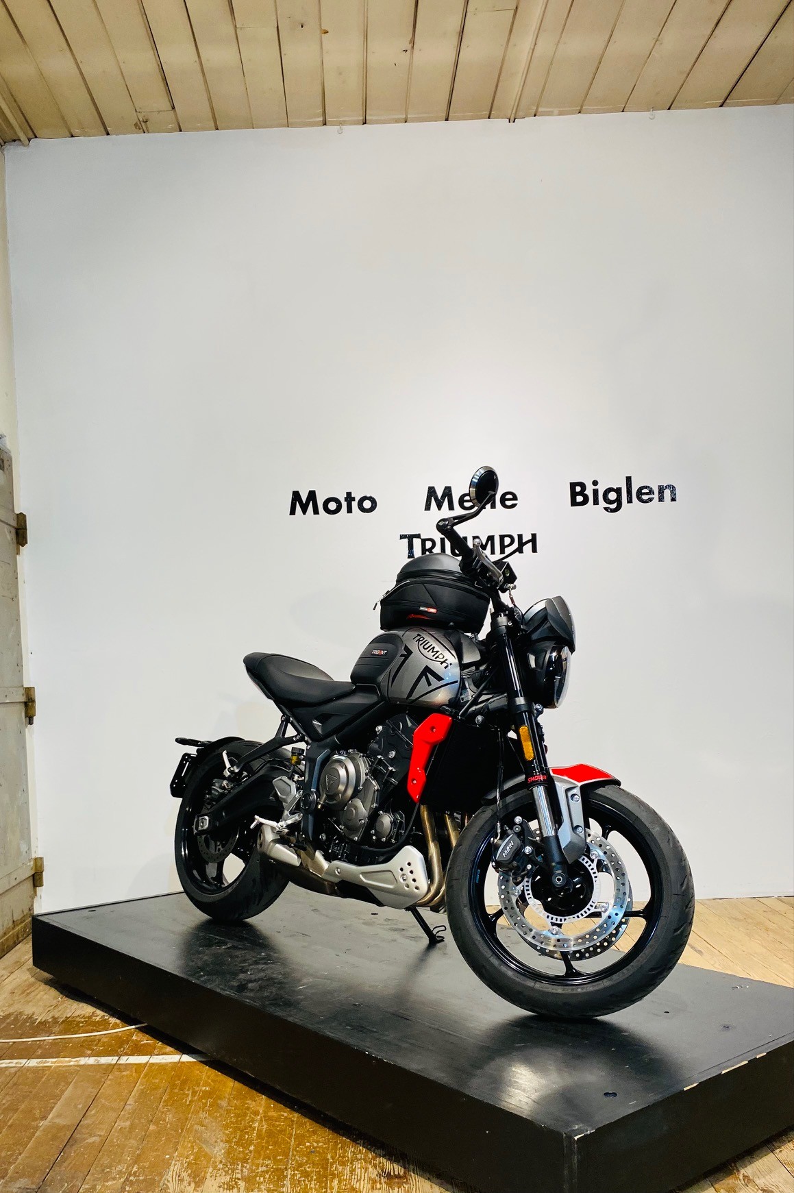 TRIUMPH Trident 660 - 1