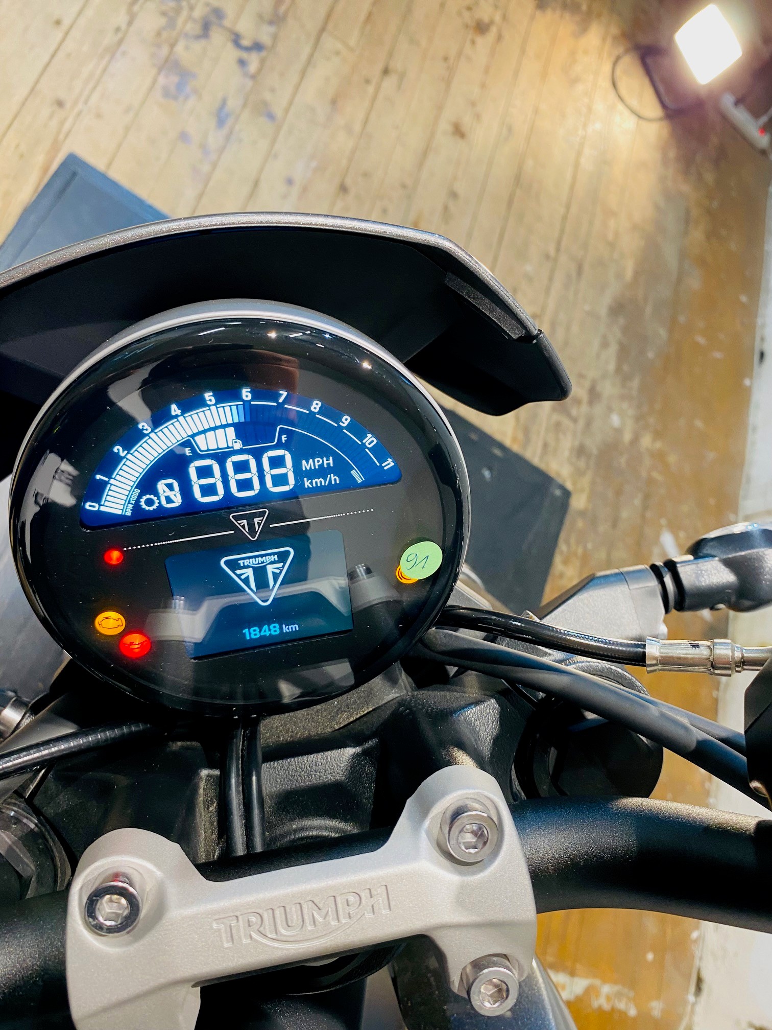 TRIUMPH Trident 660 - 11