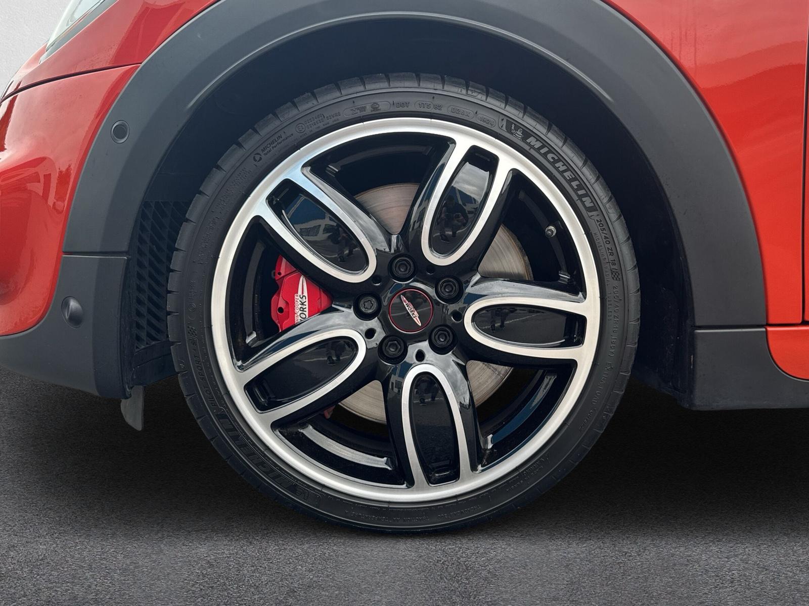MINI John Cooper Works Cabrio F57 2.0i (CH) - 9