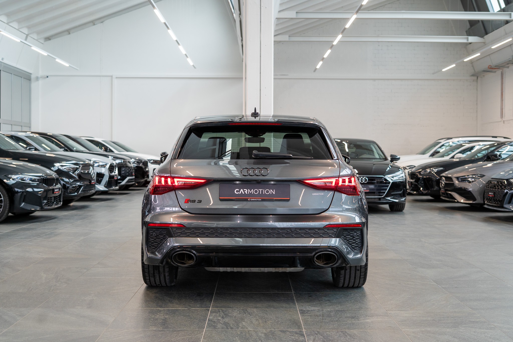 RS3 Sportback 2.5 TFSI quattro S-Tronic / Glasdach / Alcantara-Lenkrad / Rückfahrkamera