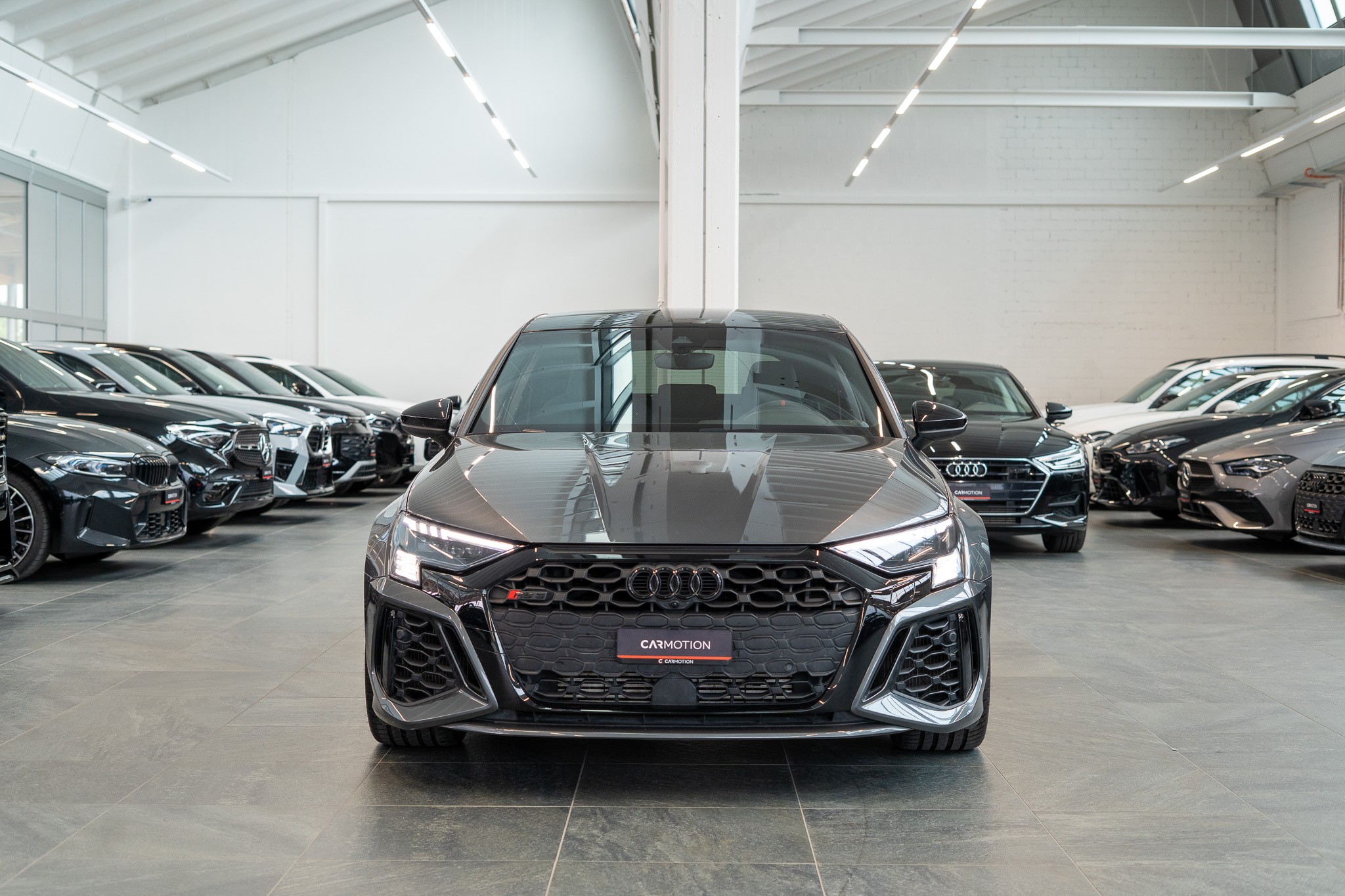 RS3 Sportback 2.5 TFSI quattro S-Tronic / Glasdach / Alcantara-Lenkrad / Rückfahrkamera