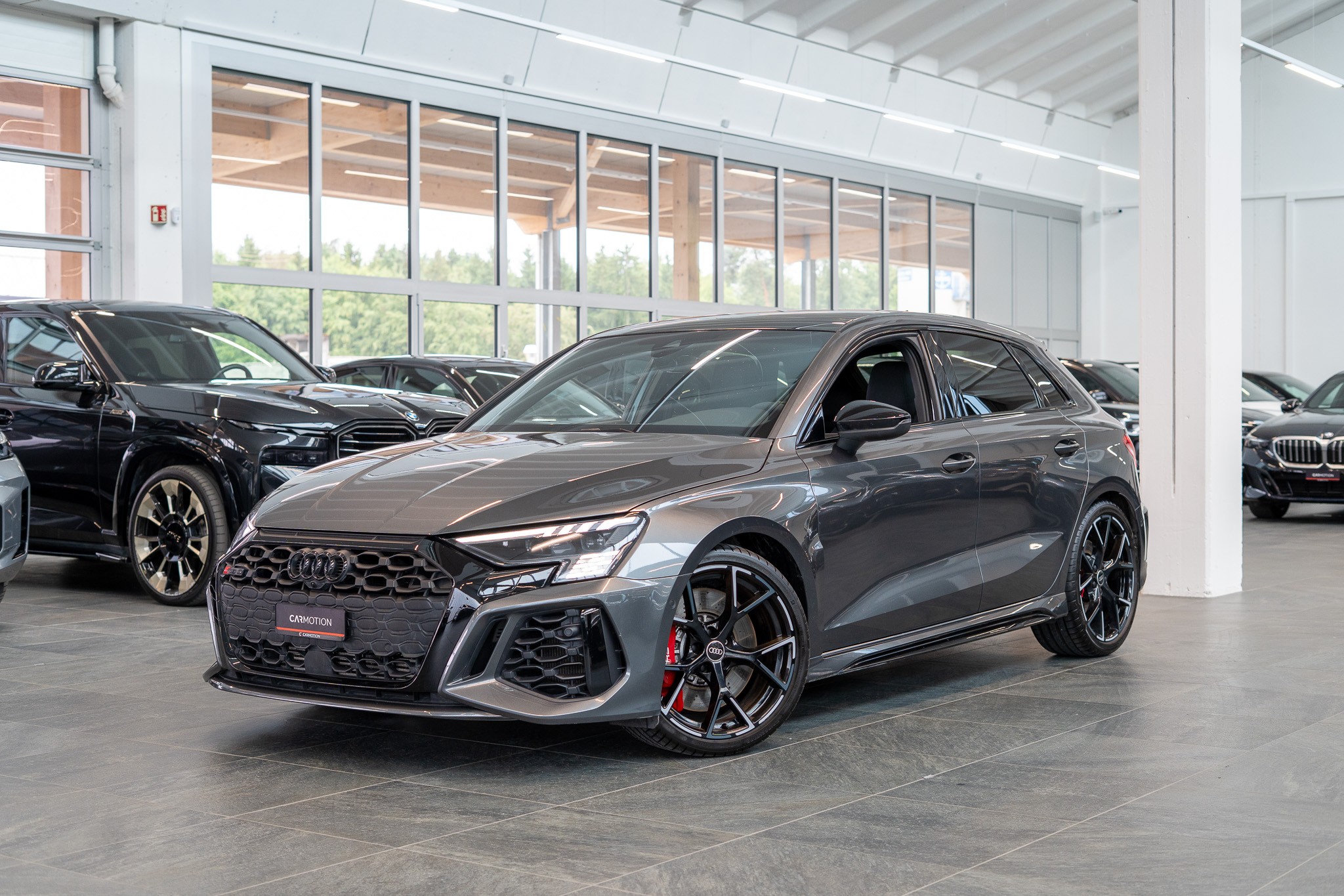 RS3 Sportback 2.5 TFSI quattro S-Tronic / Glasdach / Alcantara-Lenkrad / Rückfahrkamera