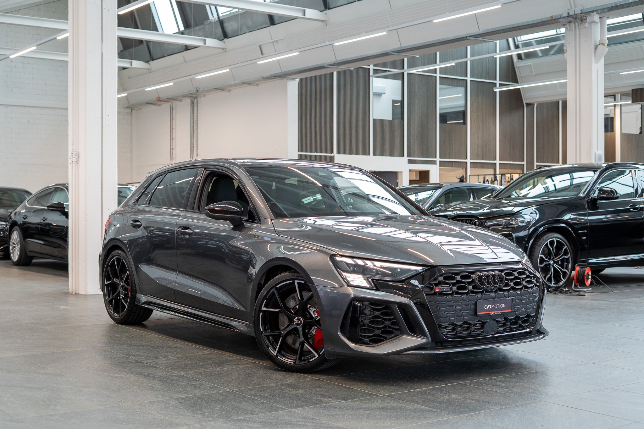RS3 Sportback 2.5 TFSI quattro S-Tronic / Glasdach / Alcantara-Lenkrad / Rückfahrkamera