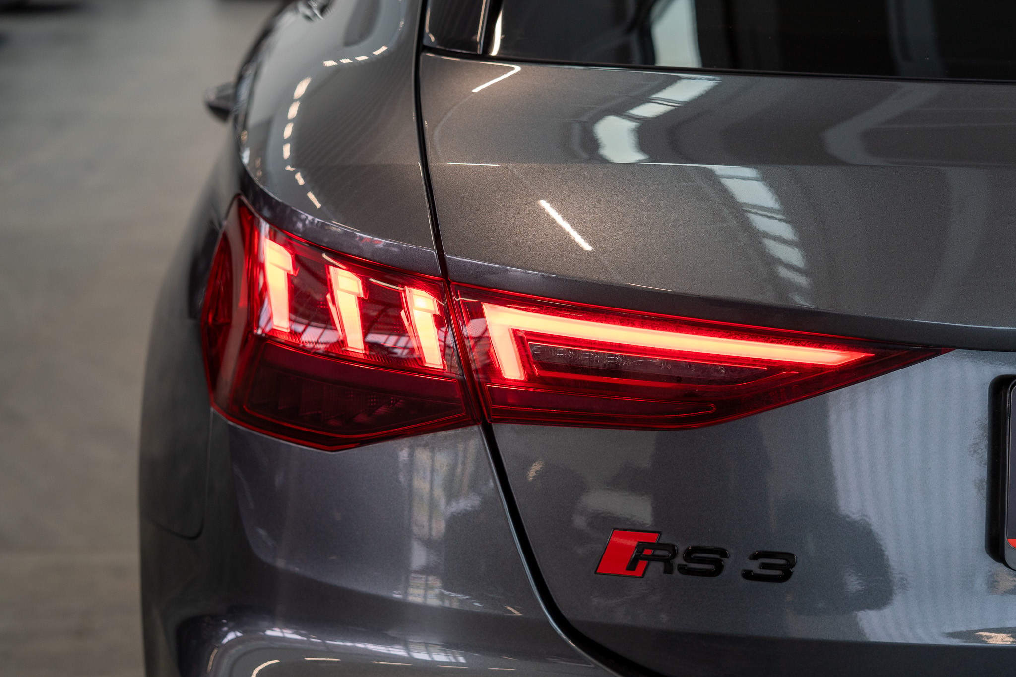 RS3 Sportback 2.5 TFSI quattro S-Tronic / Glasdach / Alcantara-Lenkrad / Rückfahrkamera