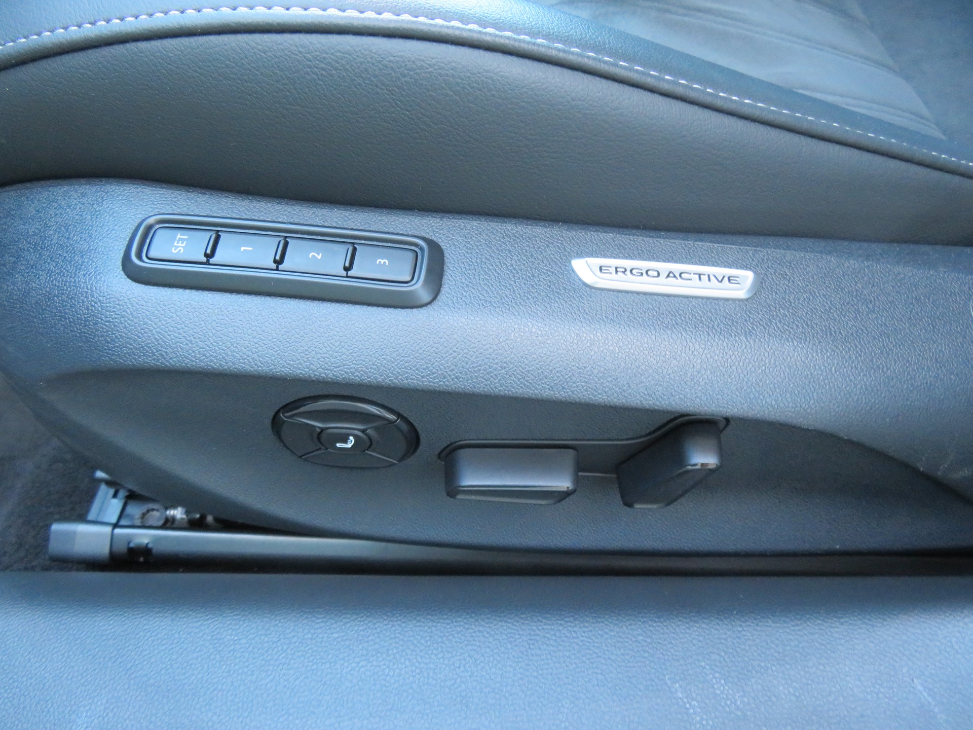 VW Passat Variant 1.5 eTSI evo2 Business DSG - 6