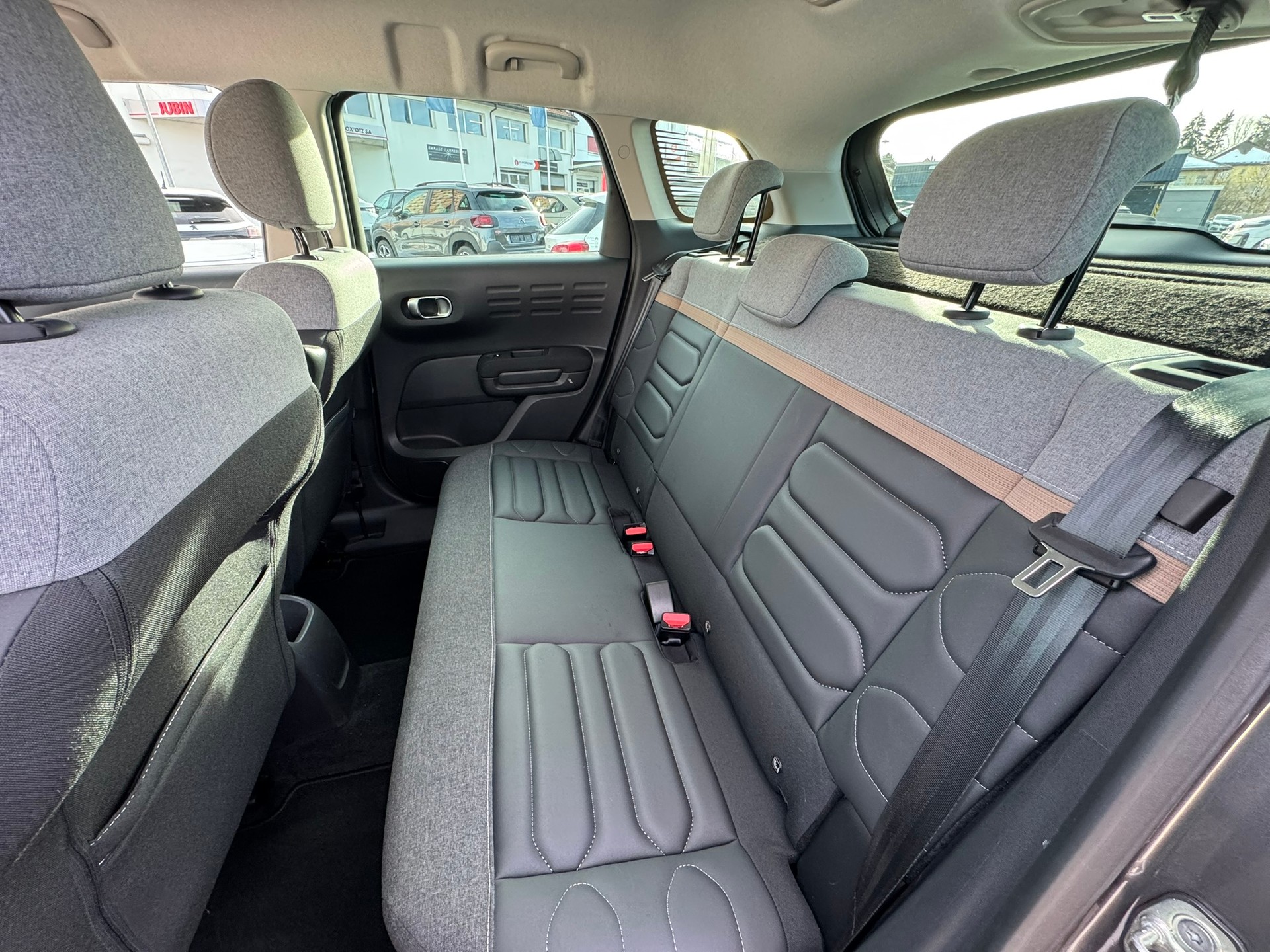 CITROEN C3 Aircross 1.2i PureTech Swiss Edition - 8