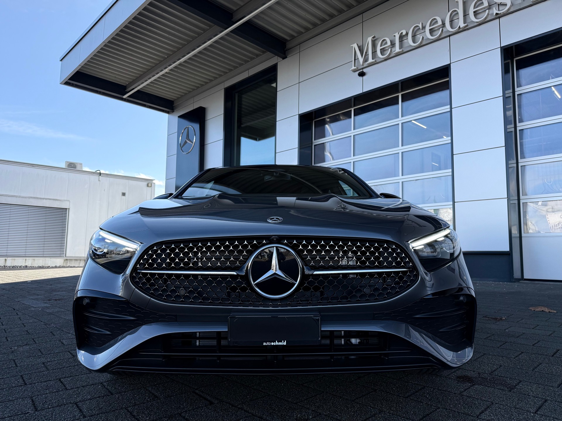 MERCEDES-BENZ A 250 e AMG Line EQ Star 8G-DCT ***TAGESZULASSUNG*** - 3