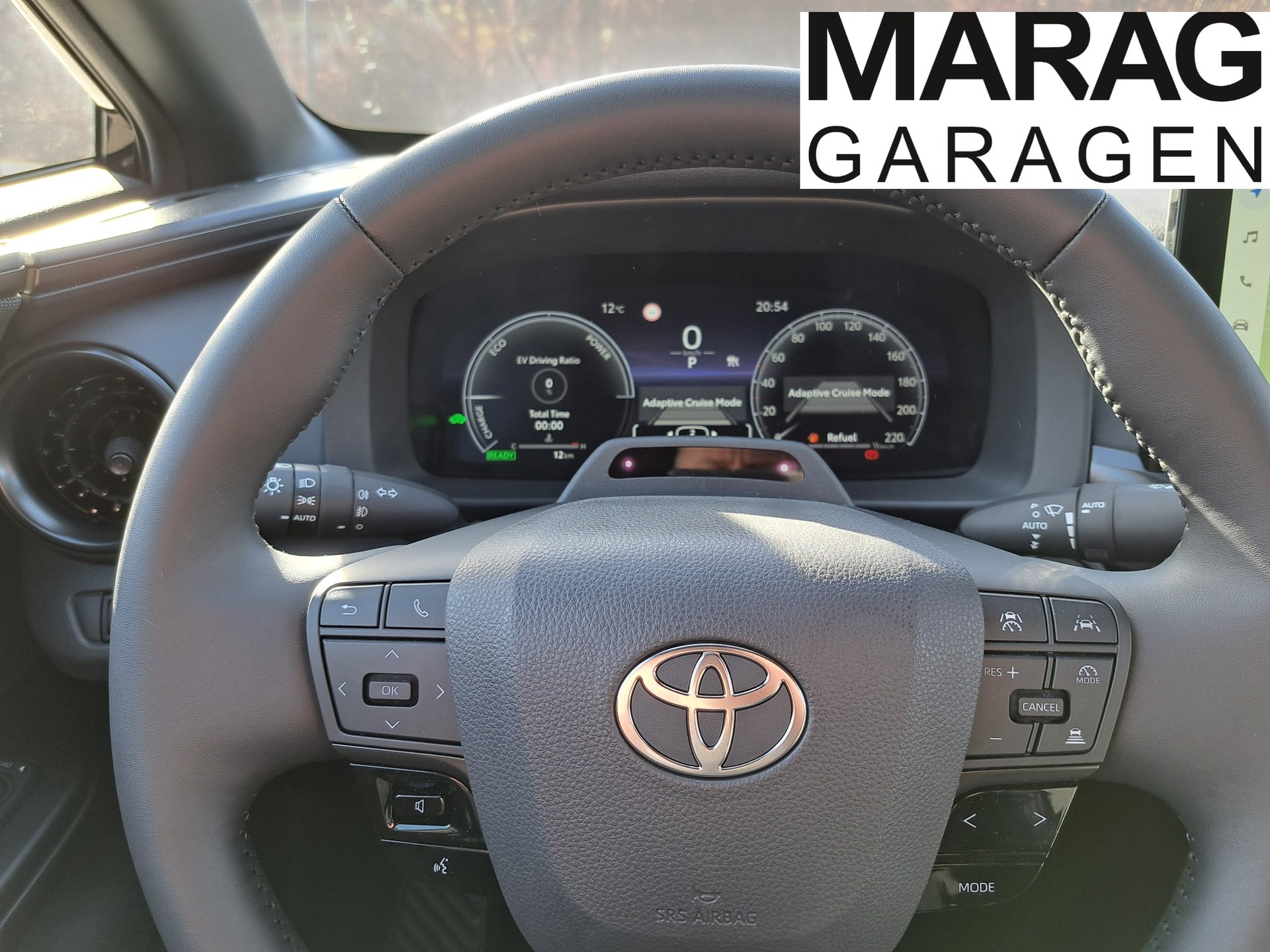 TOYOTA C-HR 2.0 HSD CVT Swiss Edition 4WD - 13