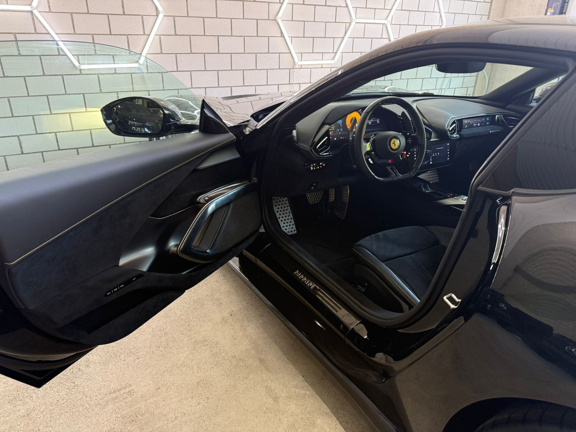 FERRARI 12 Cilindri - 6
