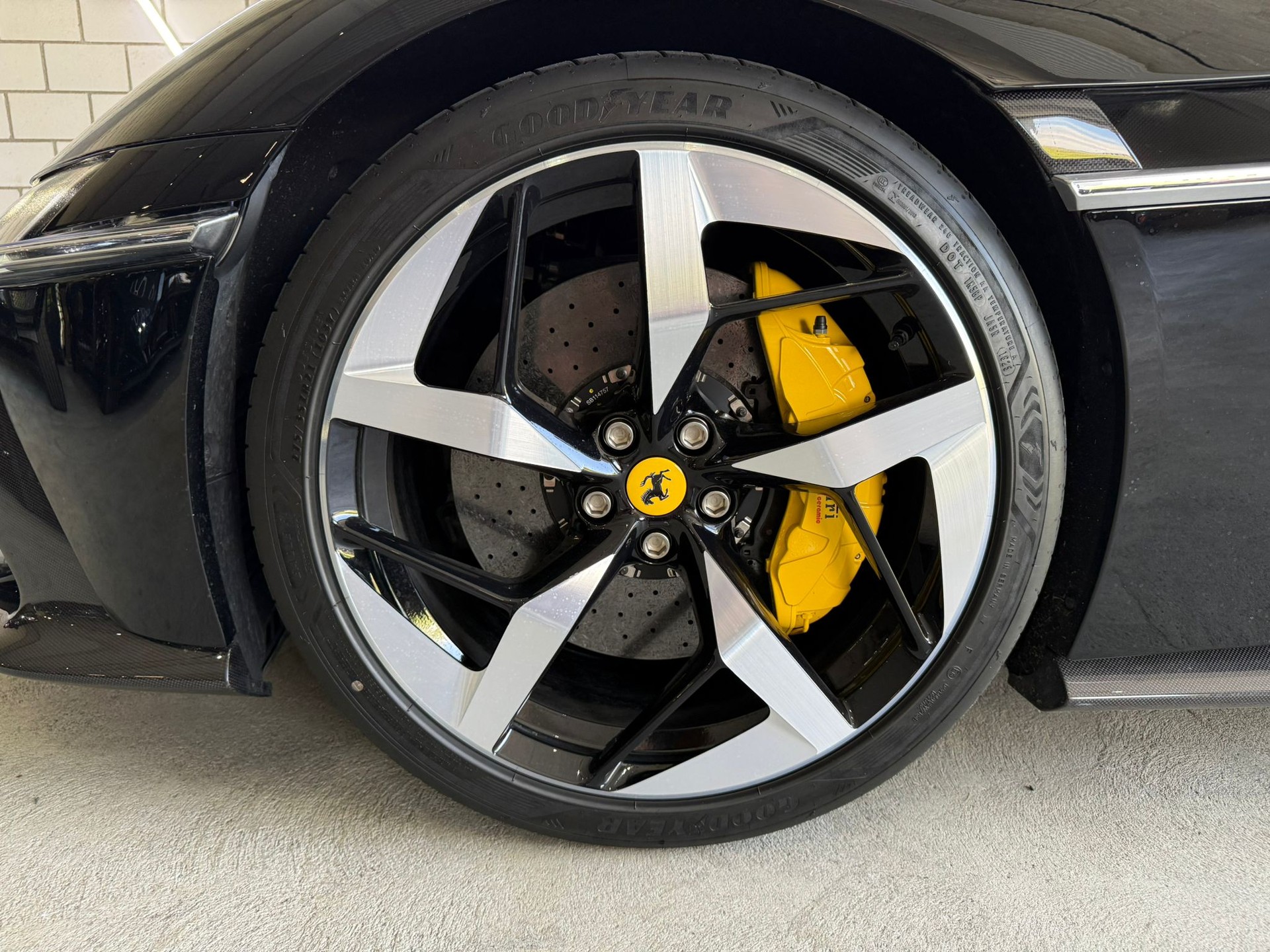 FERRARI 12 Cilindri - 15