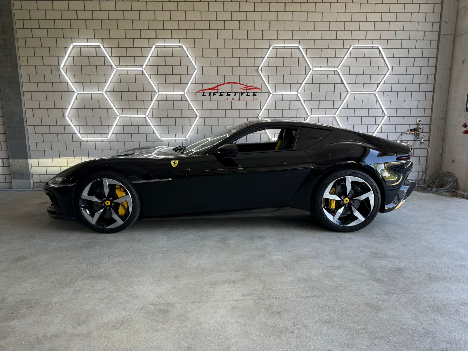 FERRARI 12 Cilindri - 2