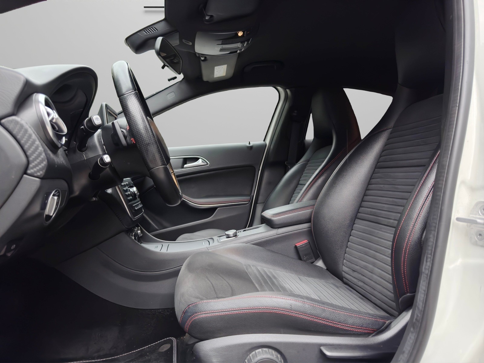 MERCEDES-BENZ A 250 AMG Line 7G-DCT - 8