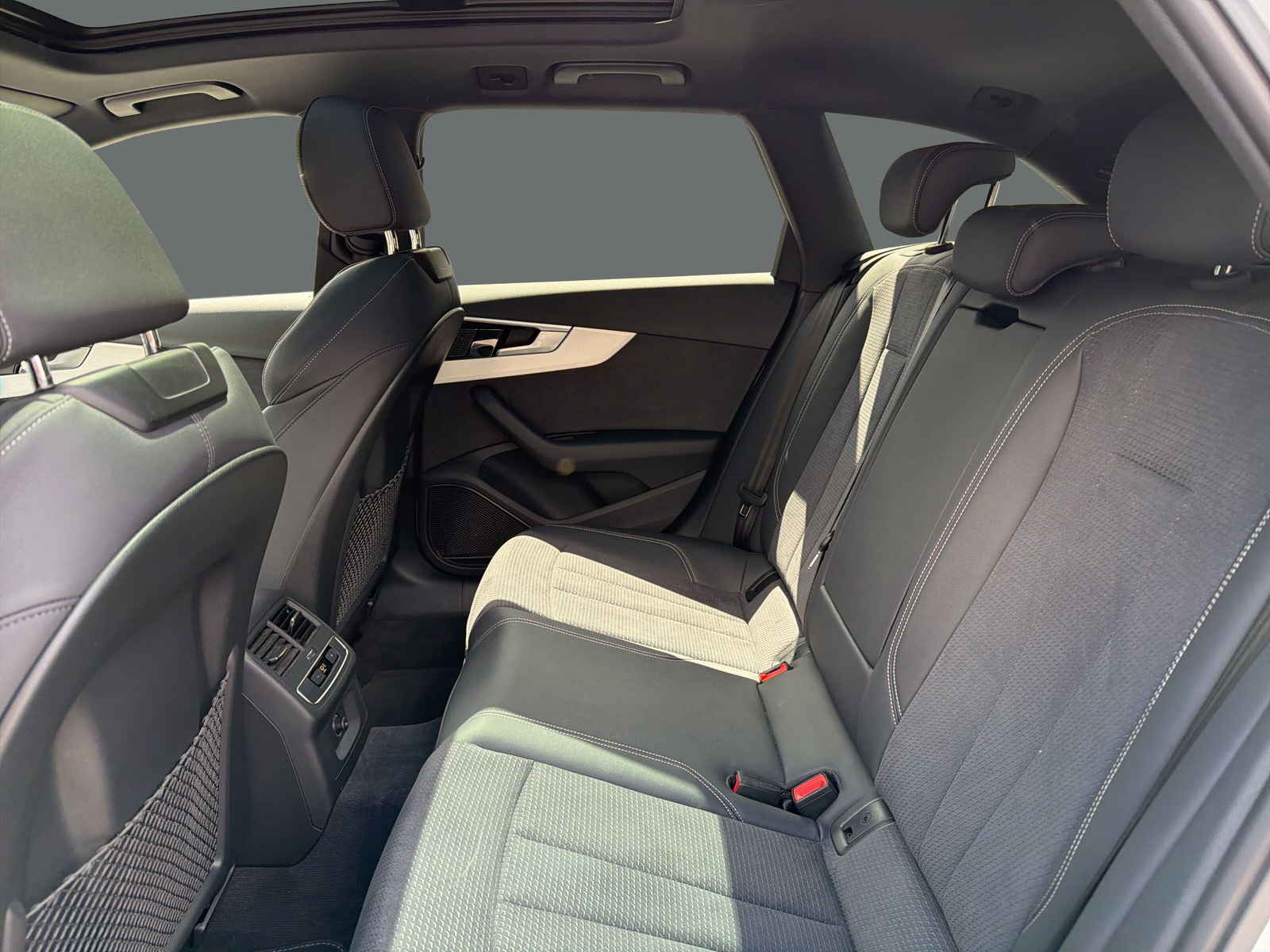 AUDI A4 AV 40TDI S-line Att qu - 14