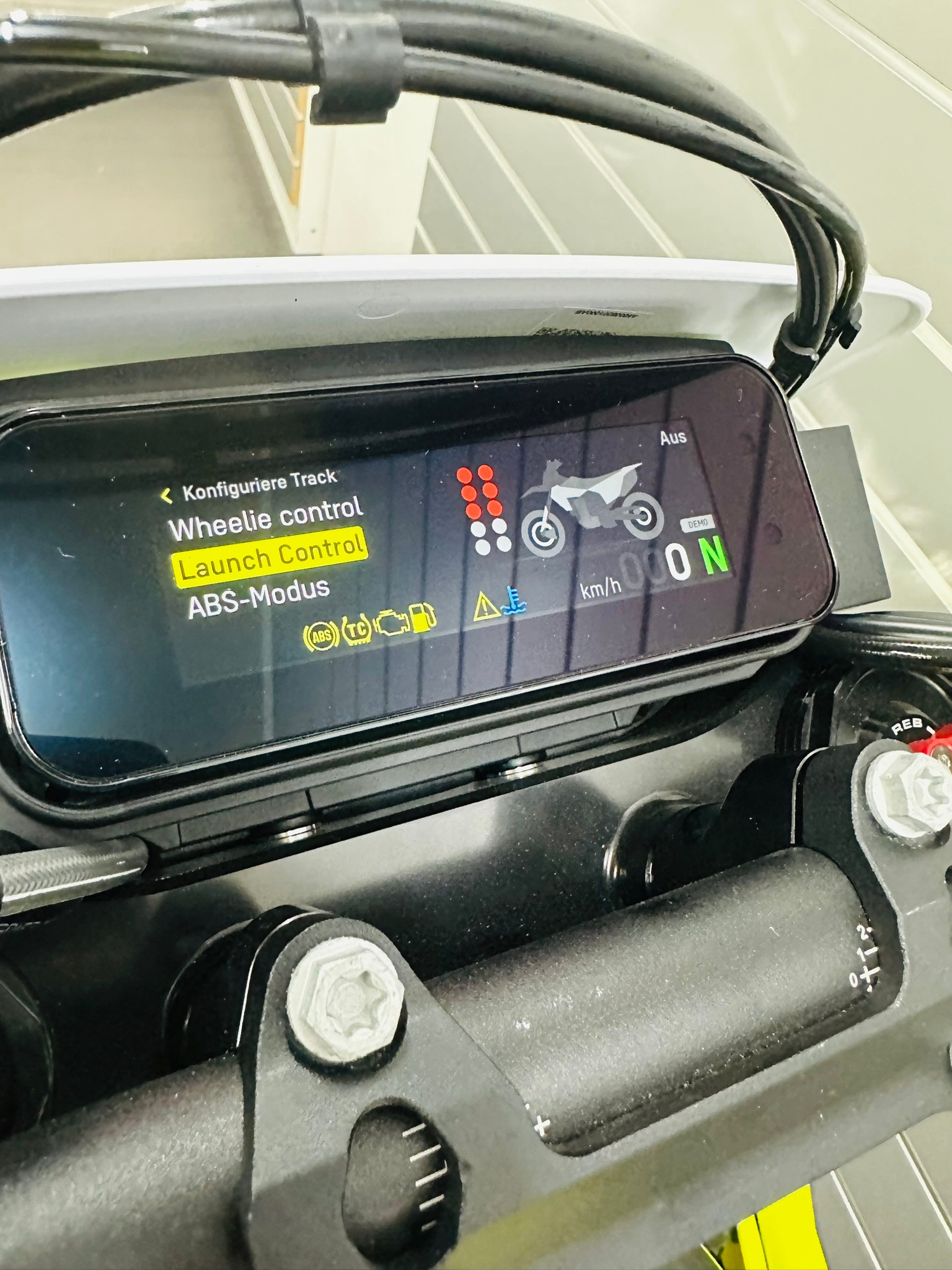 HUSQVARNA 701 Supermoto (35kW) - 11