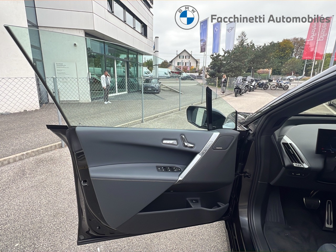 BMW iX xDrive45 M Sport Pro - 11