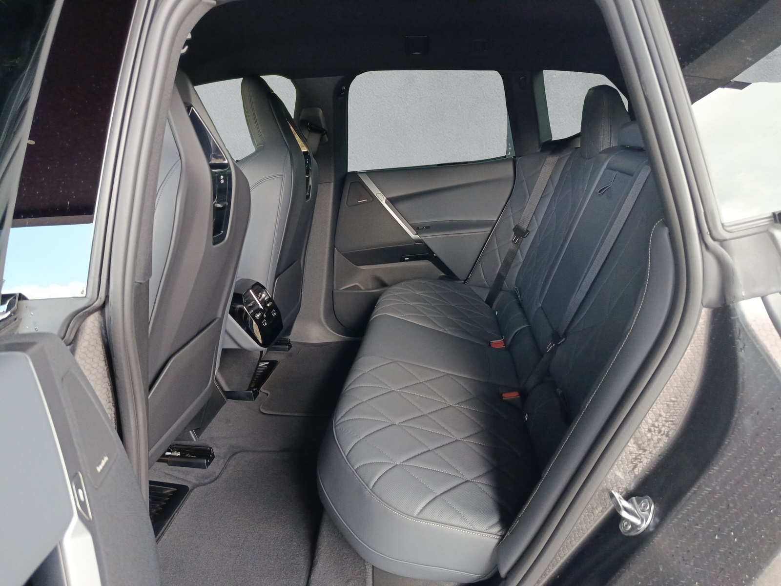 BMW iX xDrive60 M Sport Pro - 16
