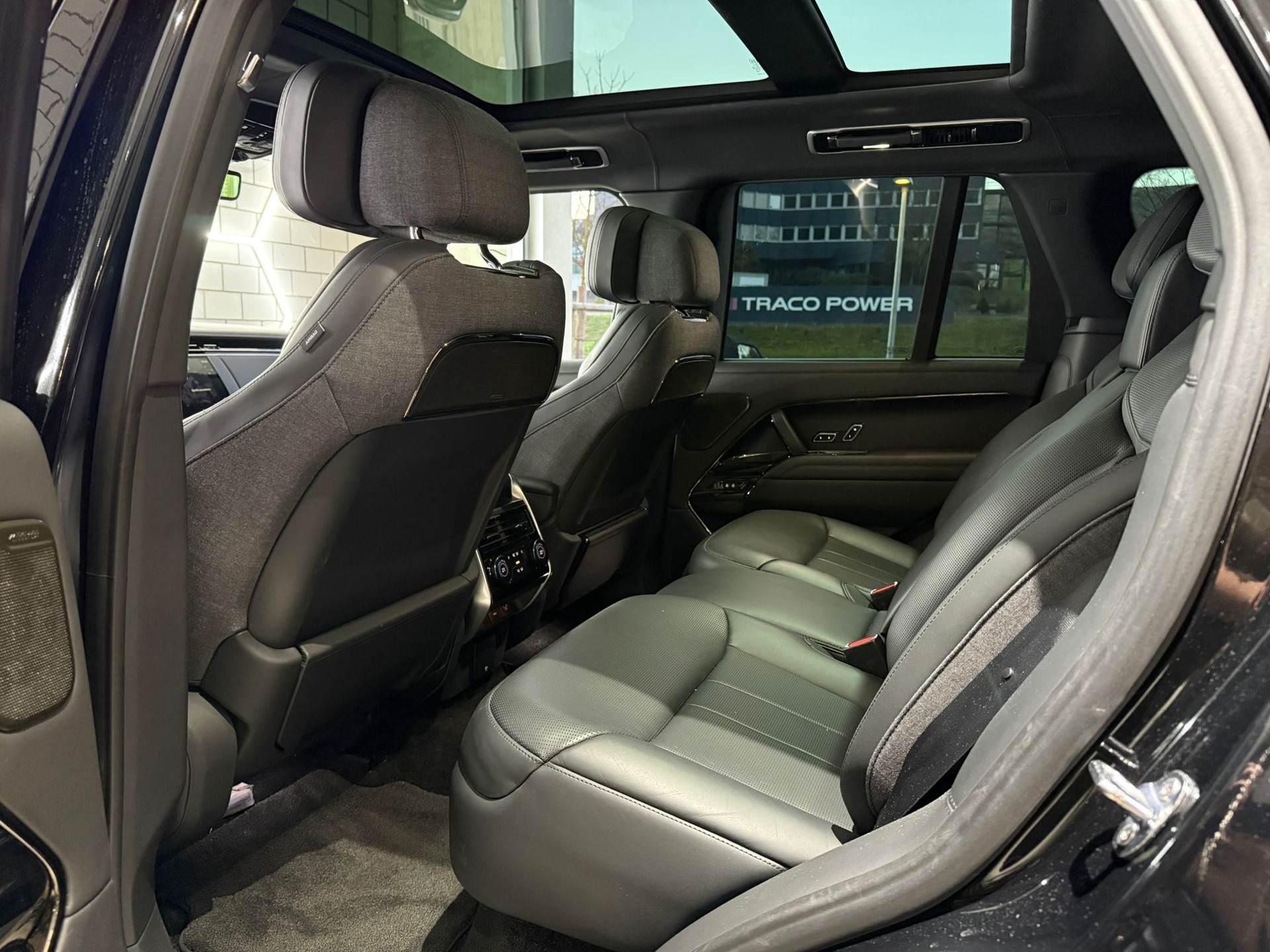 LAND ROVER Range Rover P530 4.4 V8 SV Automatic - 12