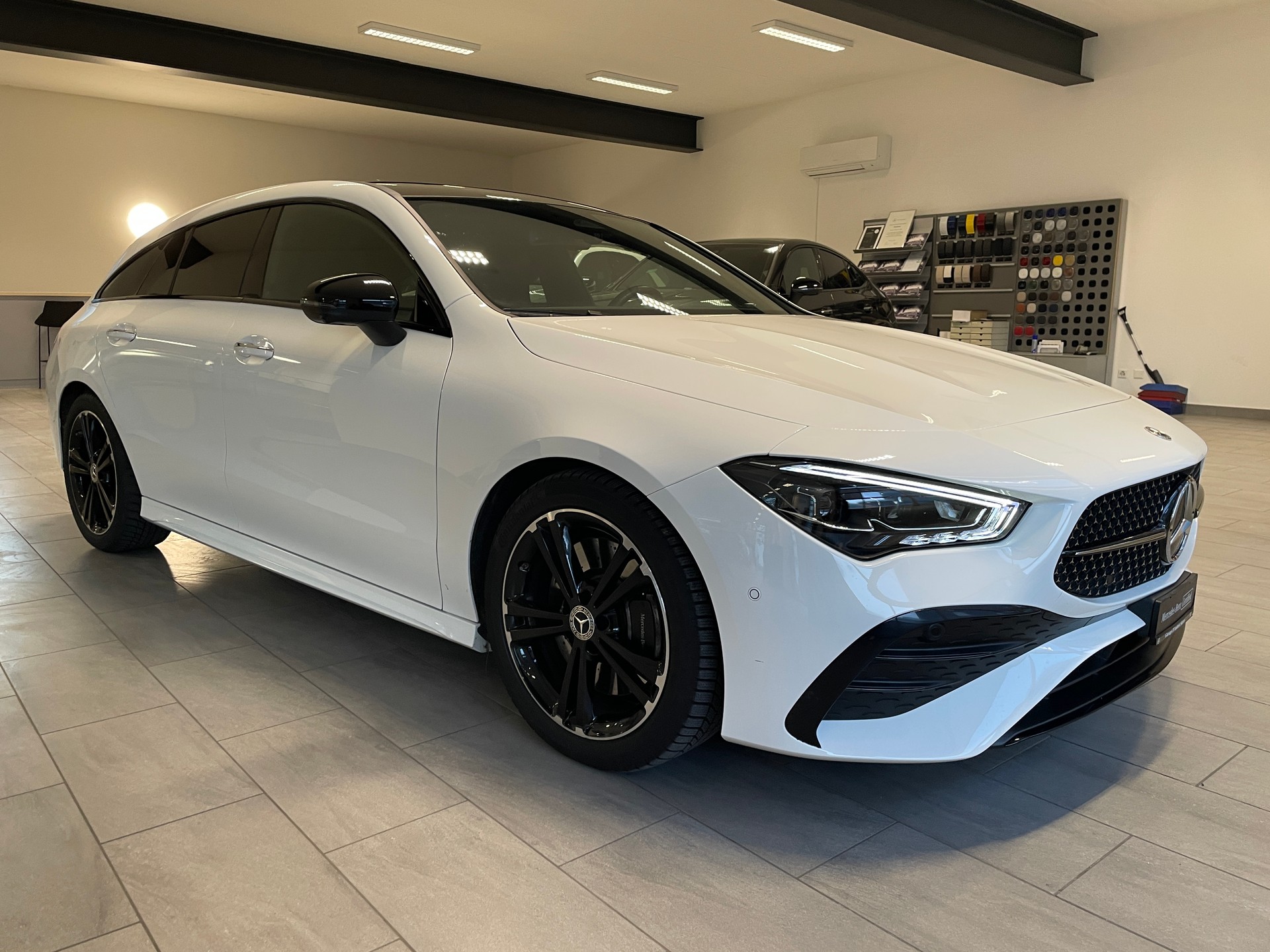 MERCEDES-BENZ CLA Shooting Brake 250 4Matic 8G-DCT AMG Line - 3