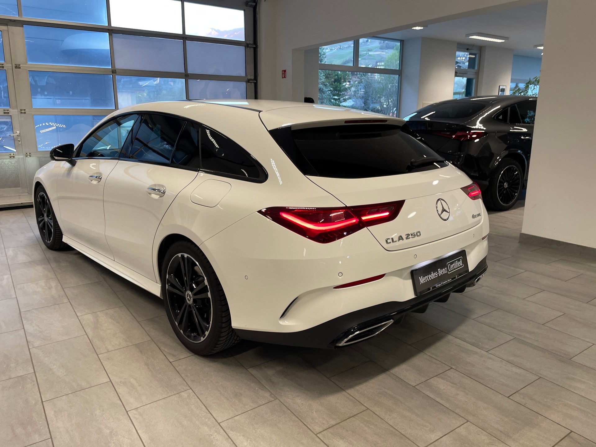 MERCEDES-BENZ CLA Shooting Brake 250 4Matic 8G-DCT AMG Line - 5