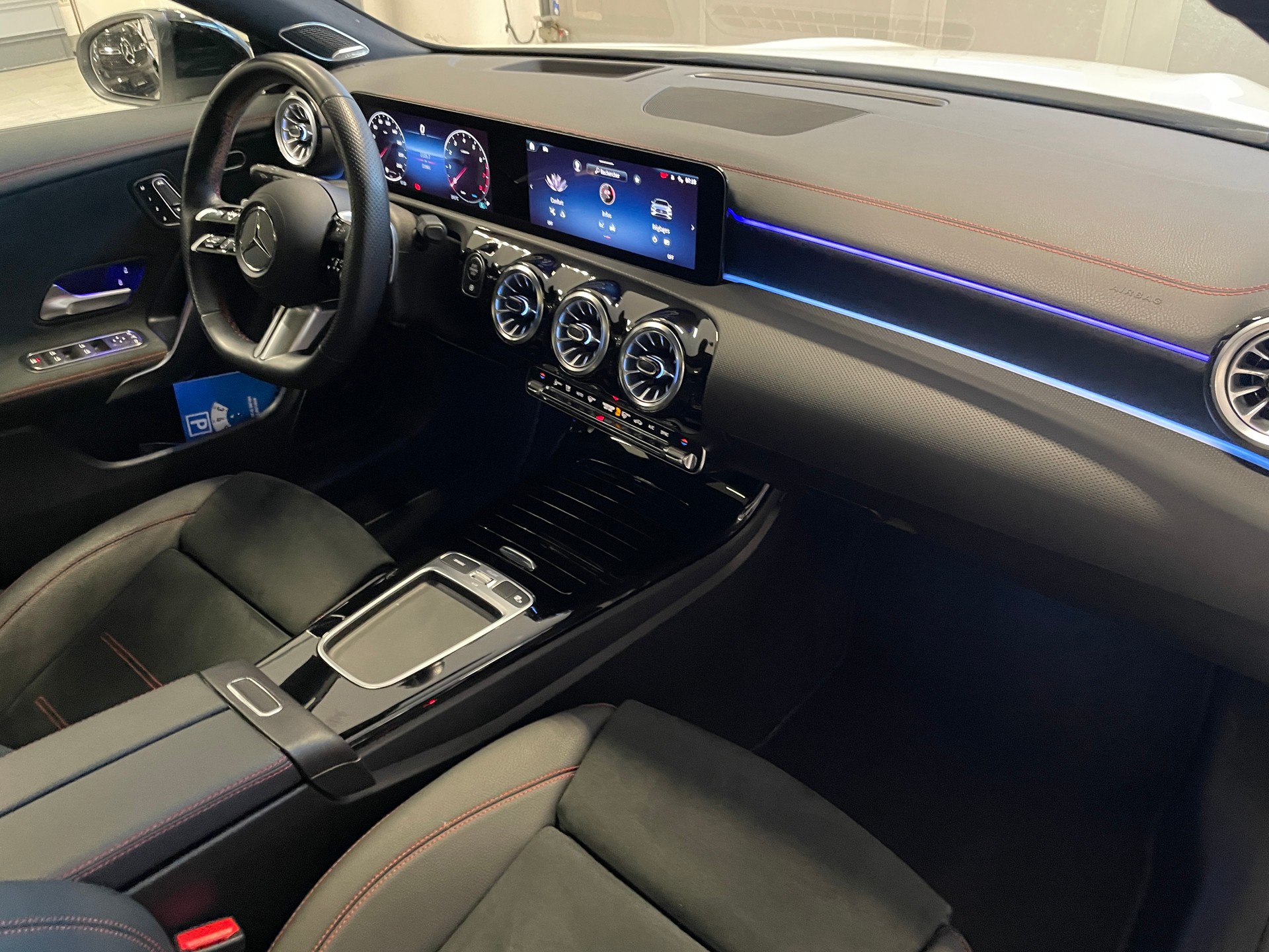 MERCEDES-BENZ CLA Shooting Brake 250 4Matic 8G-DCT AMG Line - 23