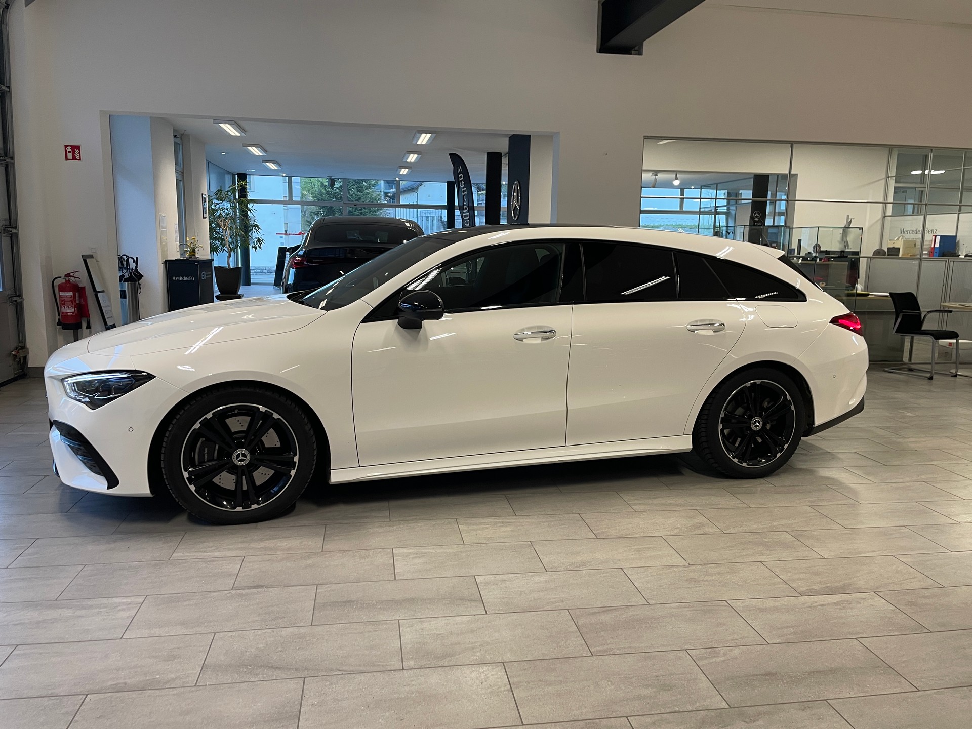 MERCEDES-BENZ CLA Shooting Brake 250 4Matic 8G-DCT AMG Line - 4