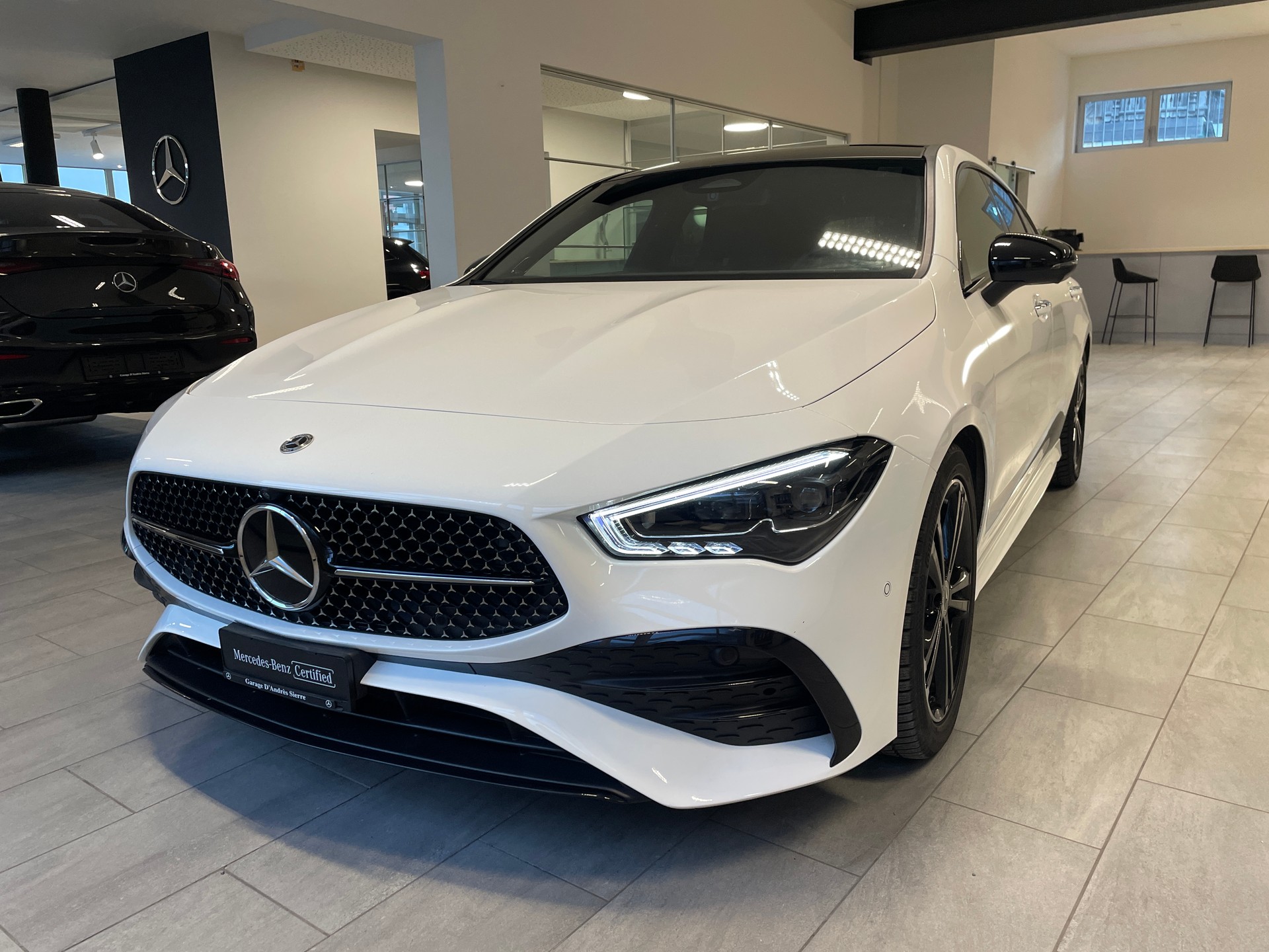 MERCEDES-BENZ CLA Shooting Brake 250 4Matic 8G-DCT AMG Line - 2